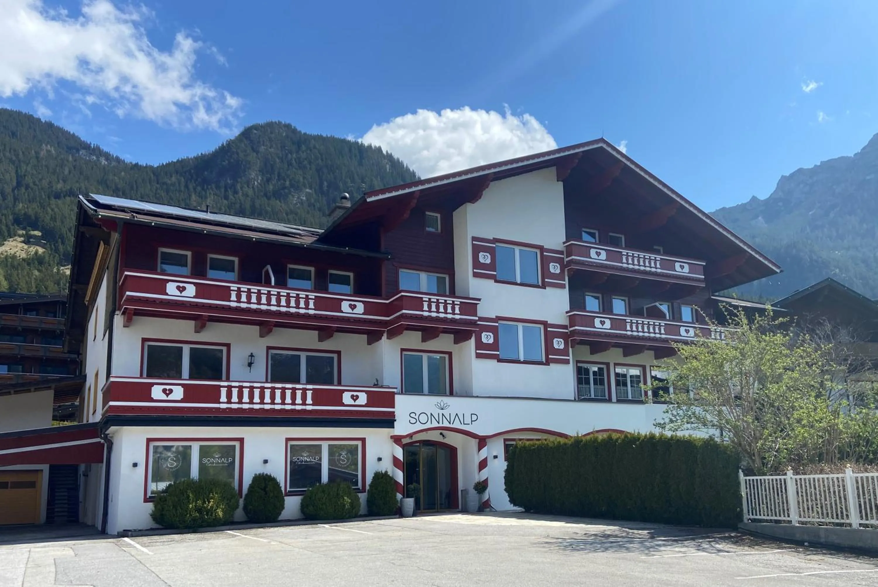 Property building in Garni Das SONNALP