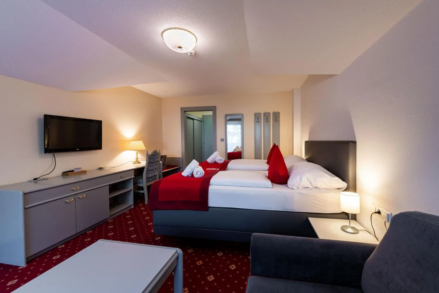Photo of the whole room, Bed in Garni Das SONNALP