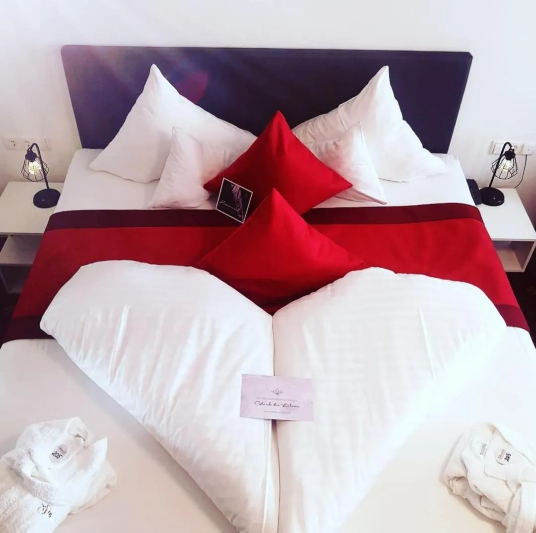 Photo of the whole room, Bed in Garni Das SONNALP