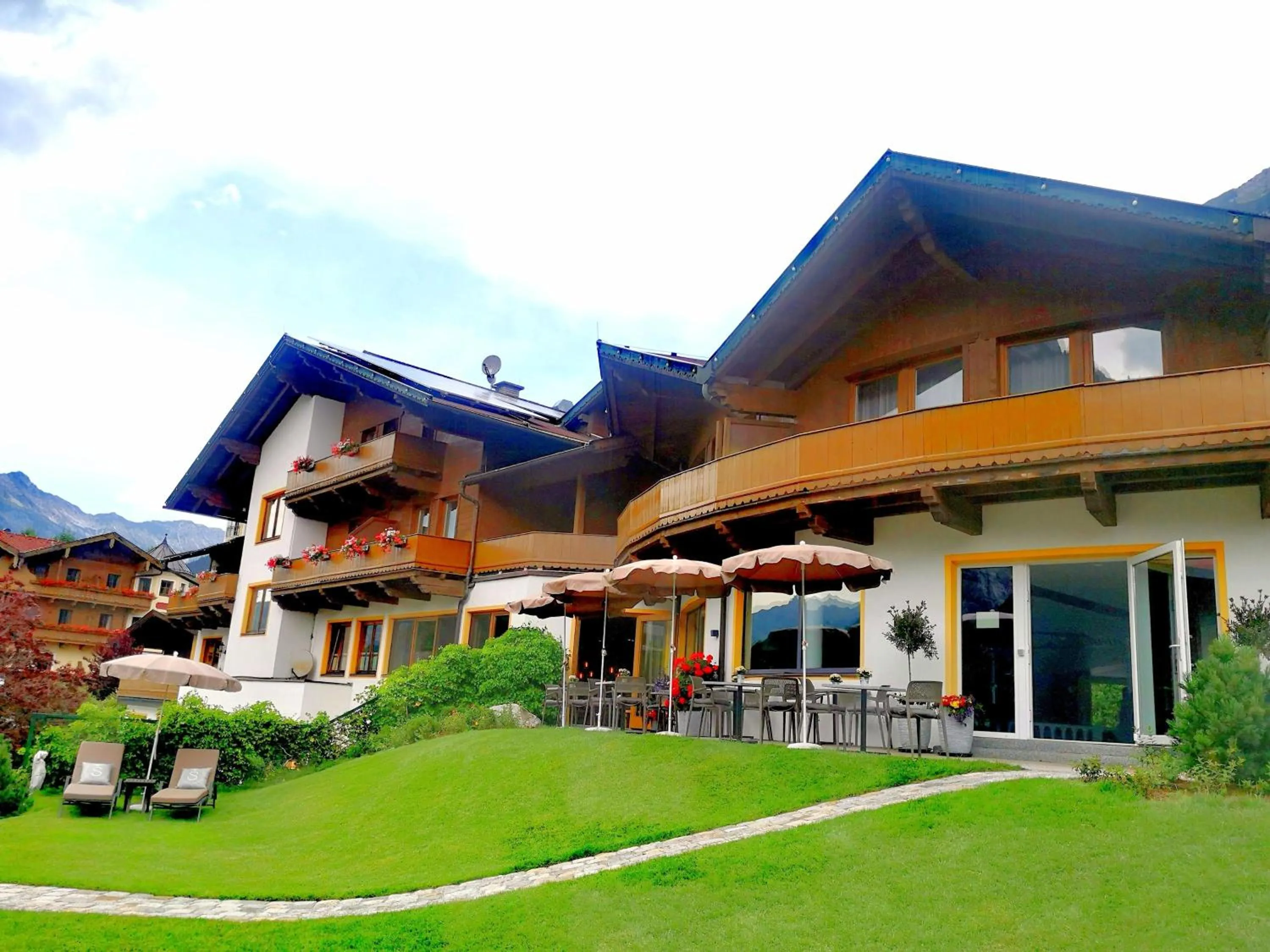 Property building in Garni Das SONNALP