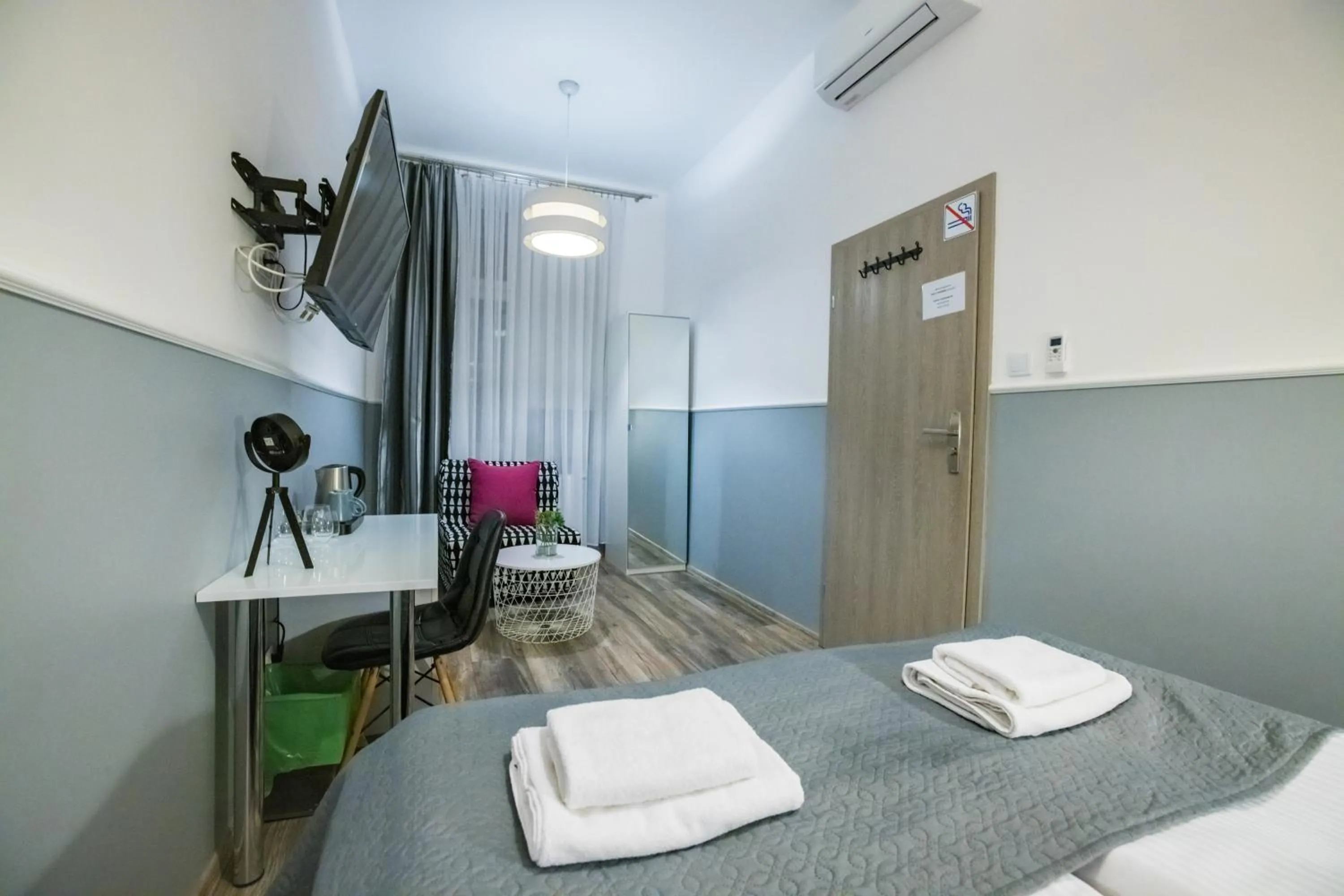 Bed in Leo Apartments Main Square