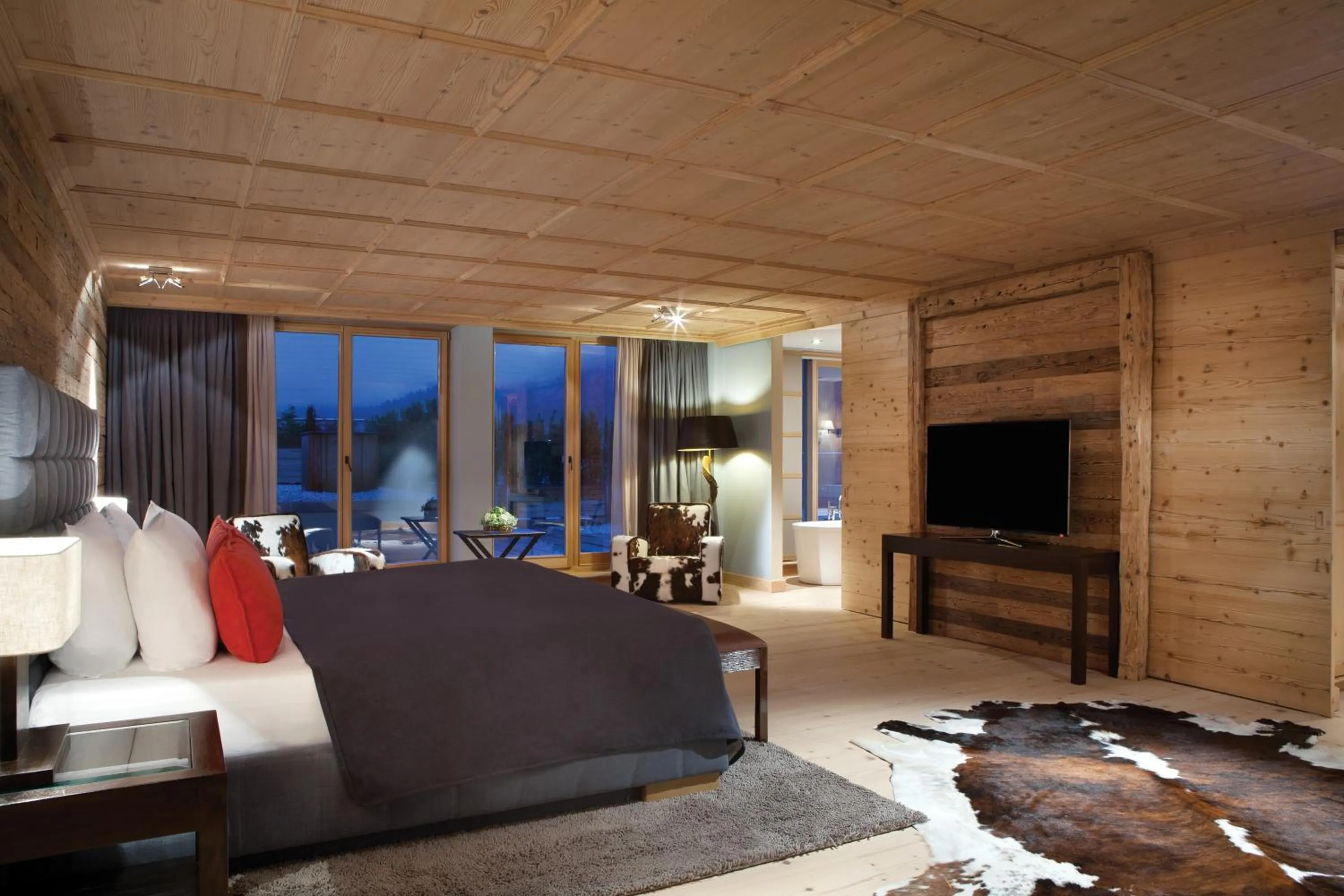 Night in Kempinski Hotel Das Tirol