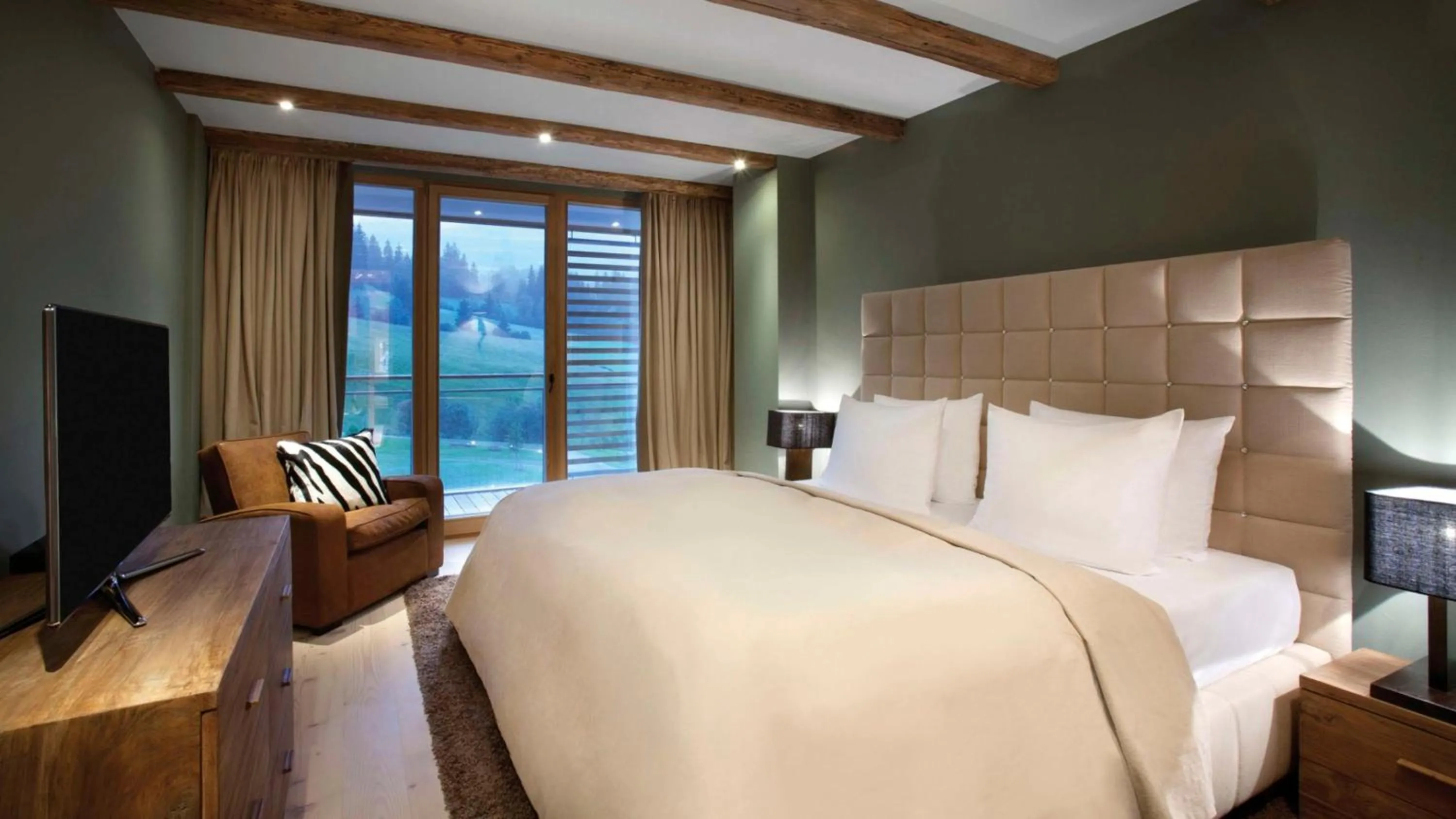 Photo of the whole room, Bed in Kempinski Hotel Das Tirol