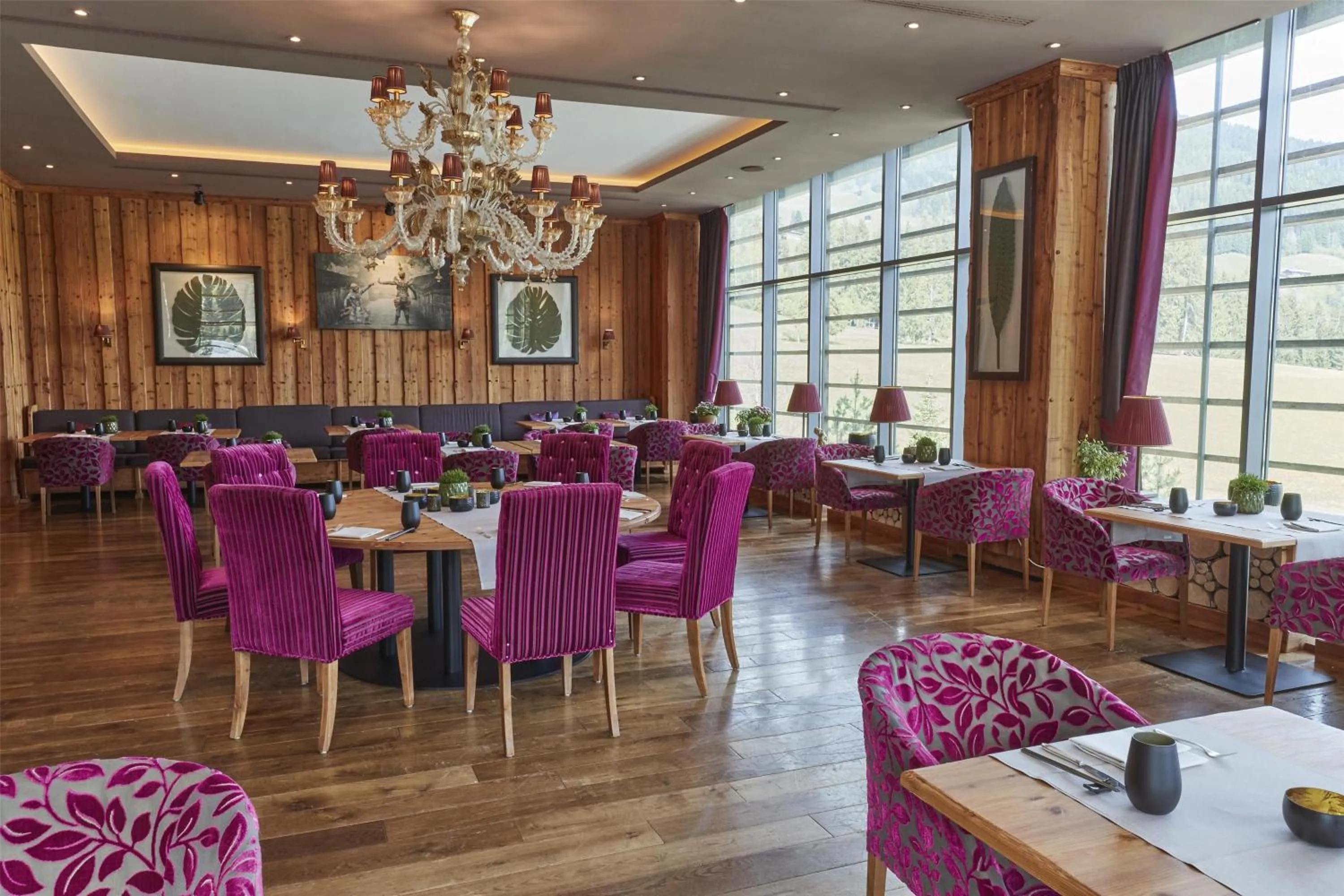 Restaurant/places to eat in Kempinski Hotel Das Tirol