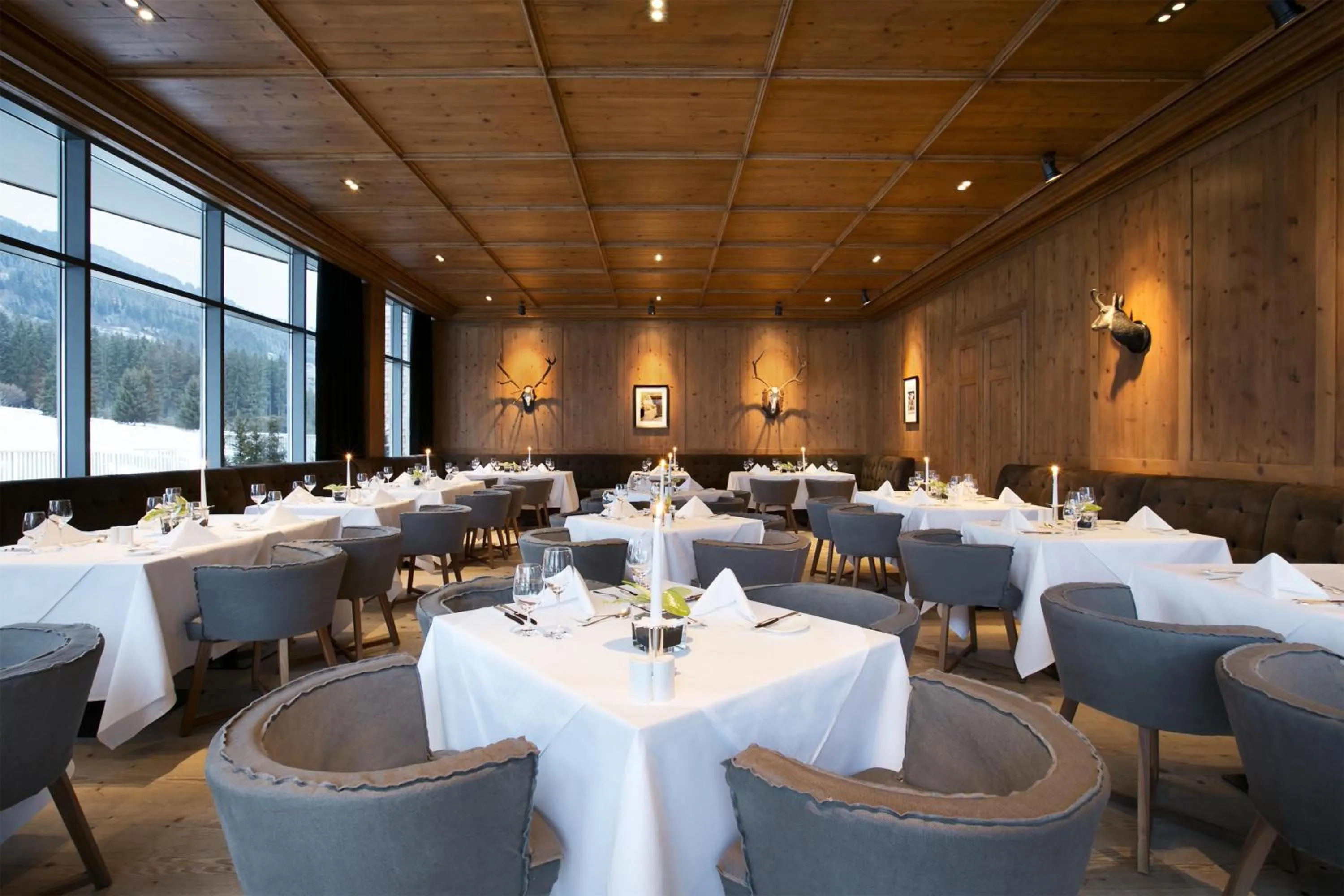 Restaurant/places to eat in Kempinski Hotel Das Tirol