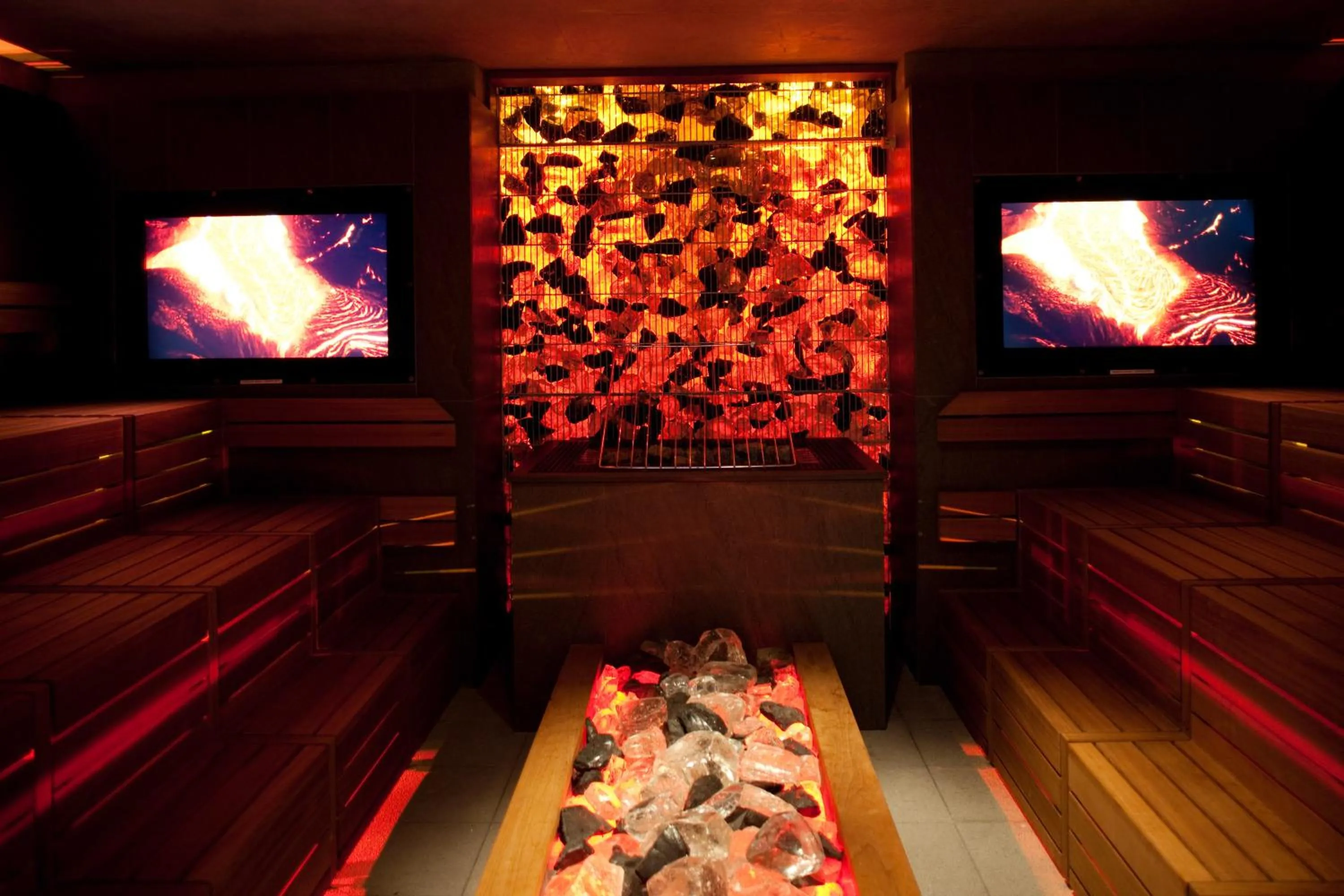 Spa and wellness centre/facilities in Kempinski Hotel Das Tirol