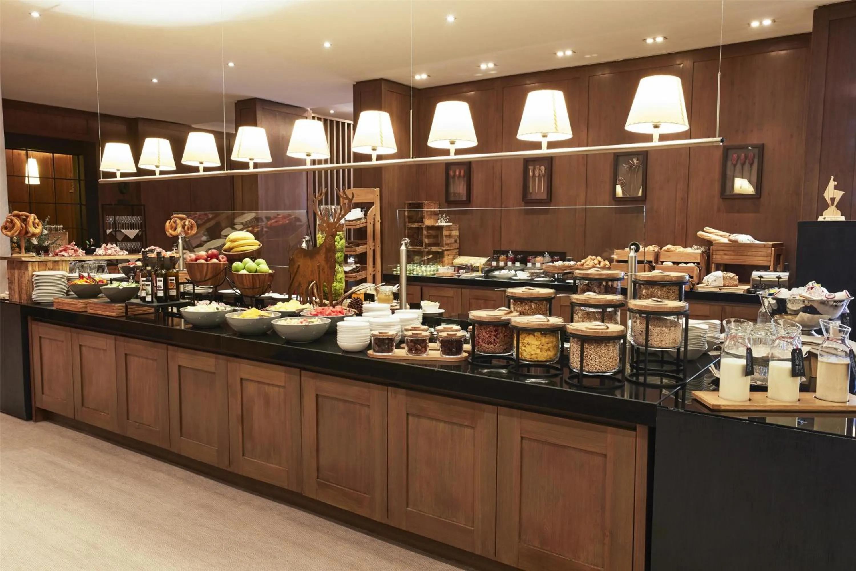 Breakfast in Kempinski Hotel Das Tirol