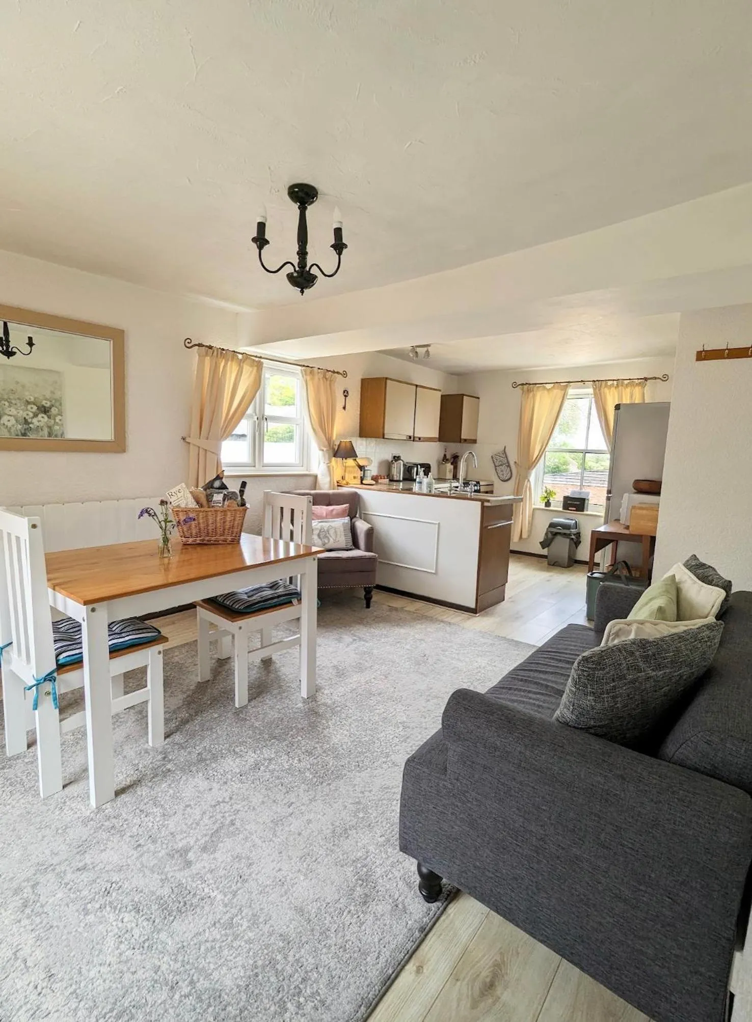 Kitchen or kitchenette in Humphries Cross Apartments