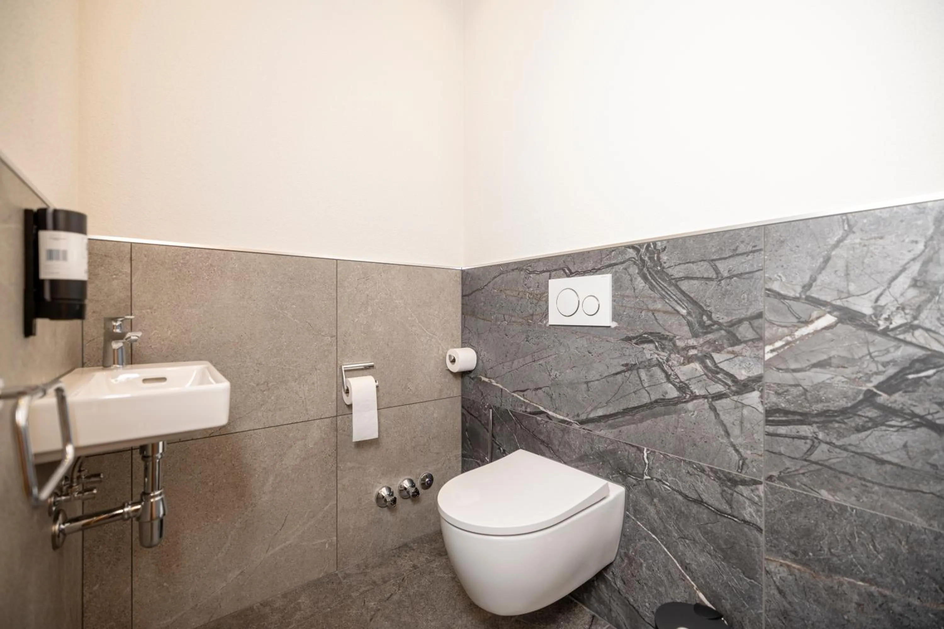 Toilet in Thermal-Badhotel Kirchler