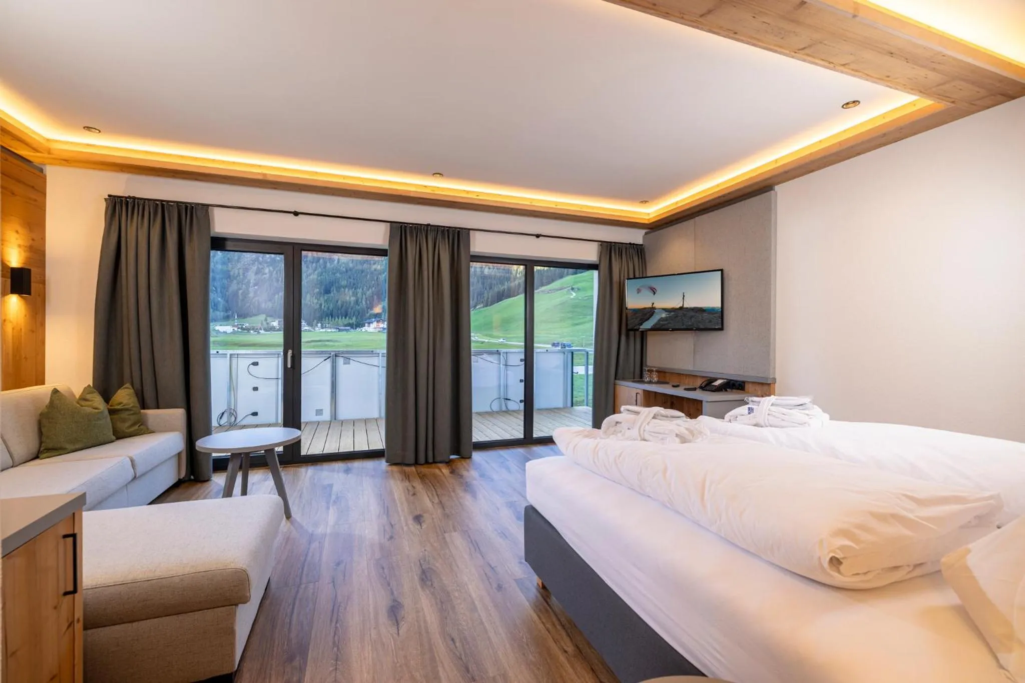 Photo of the whole room, Bed in Thermal-Badhotel Kirchler