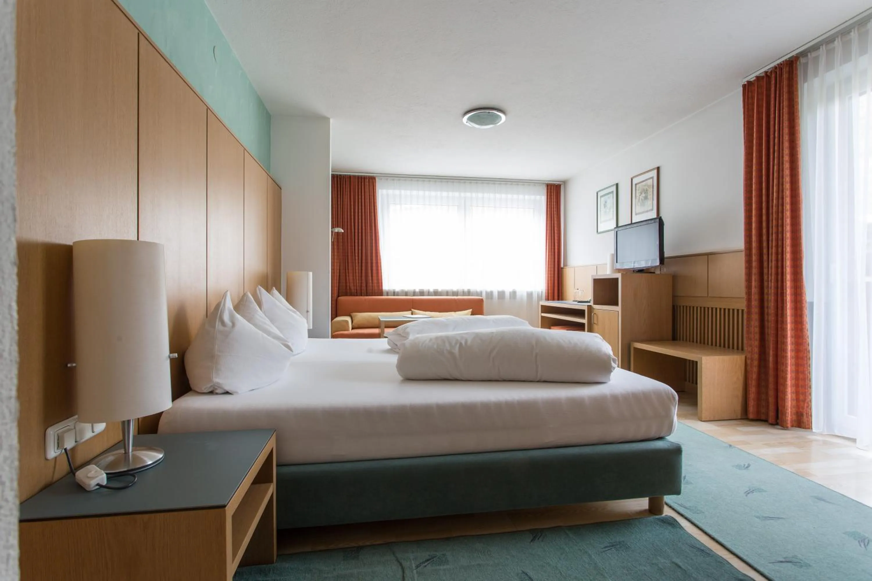 Photo of the whole room, Bed in Hotel Das Zentrum