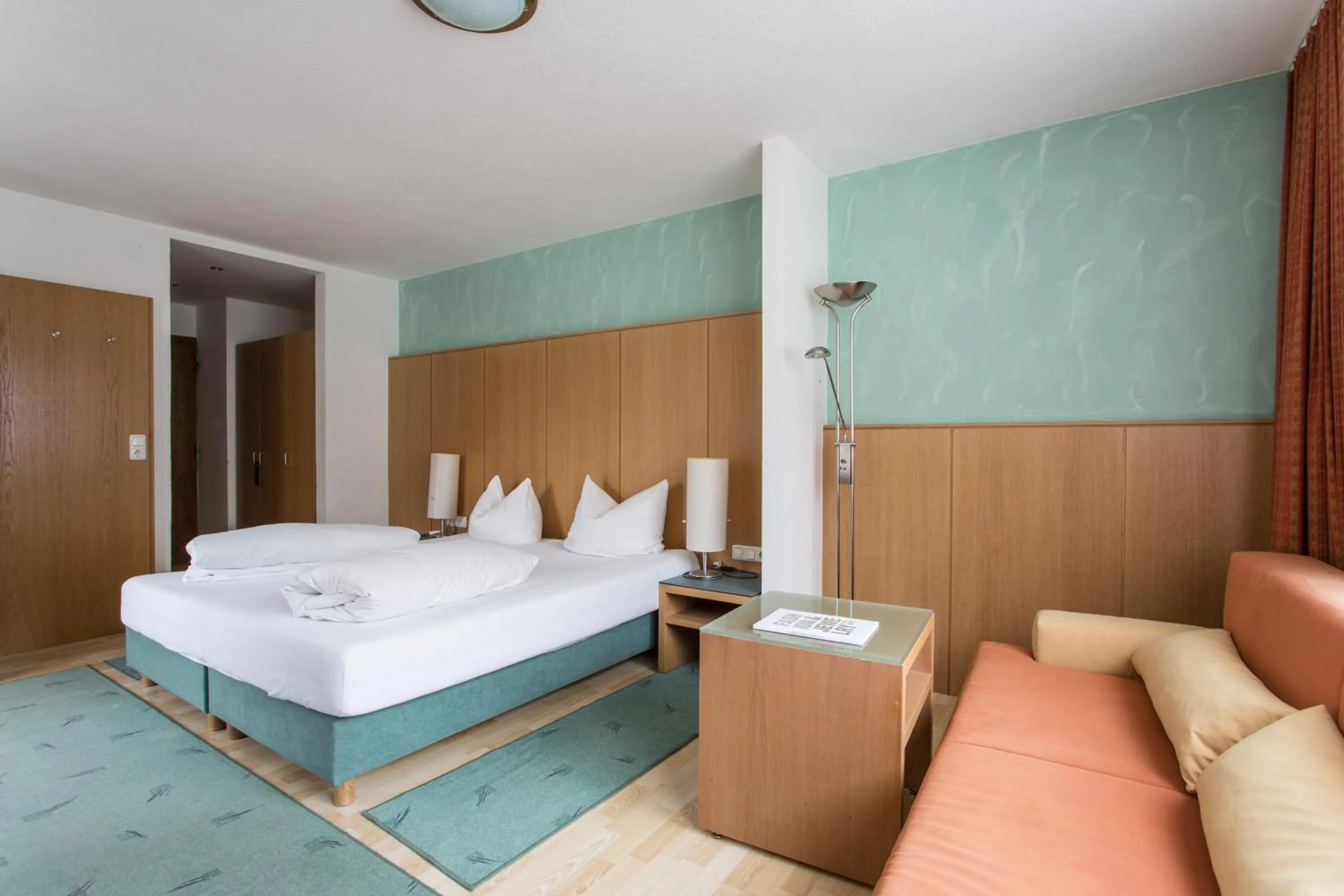 Photo of the whole room, Bed in Hotel Das Zentrum