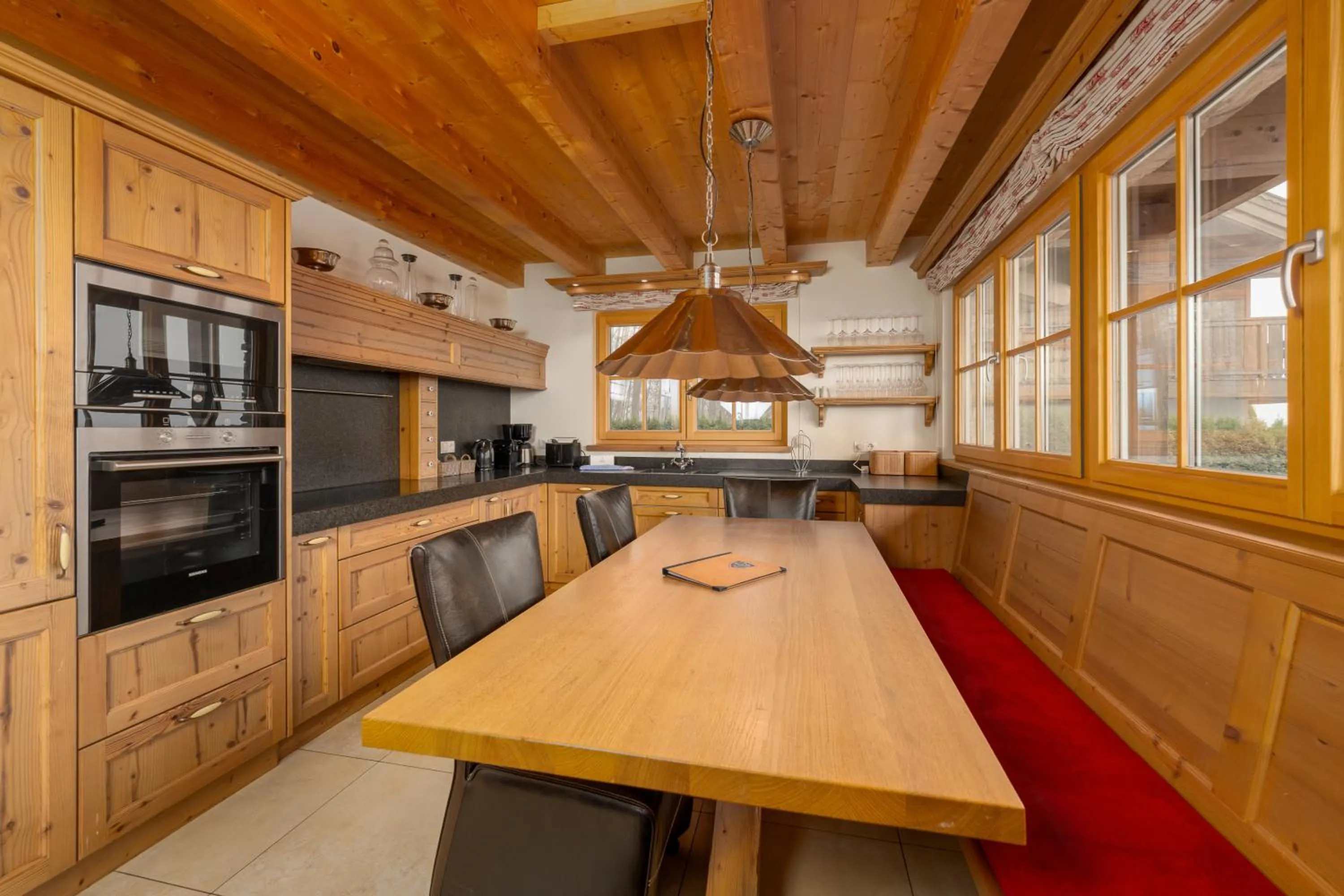 Kitchen or kitchenette in AvenidA Panorama Chalet by Alpin Rentals