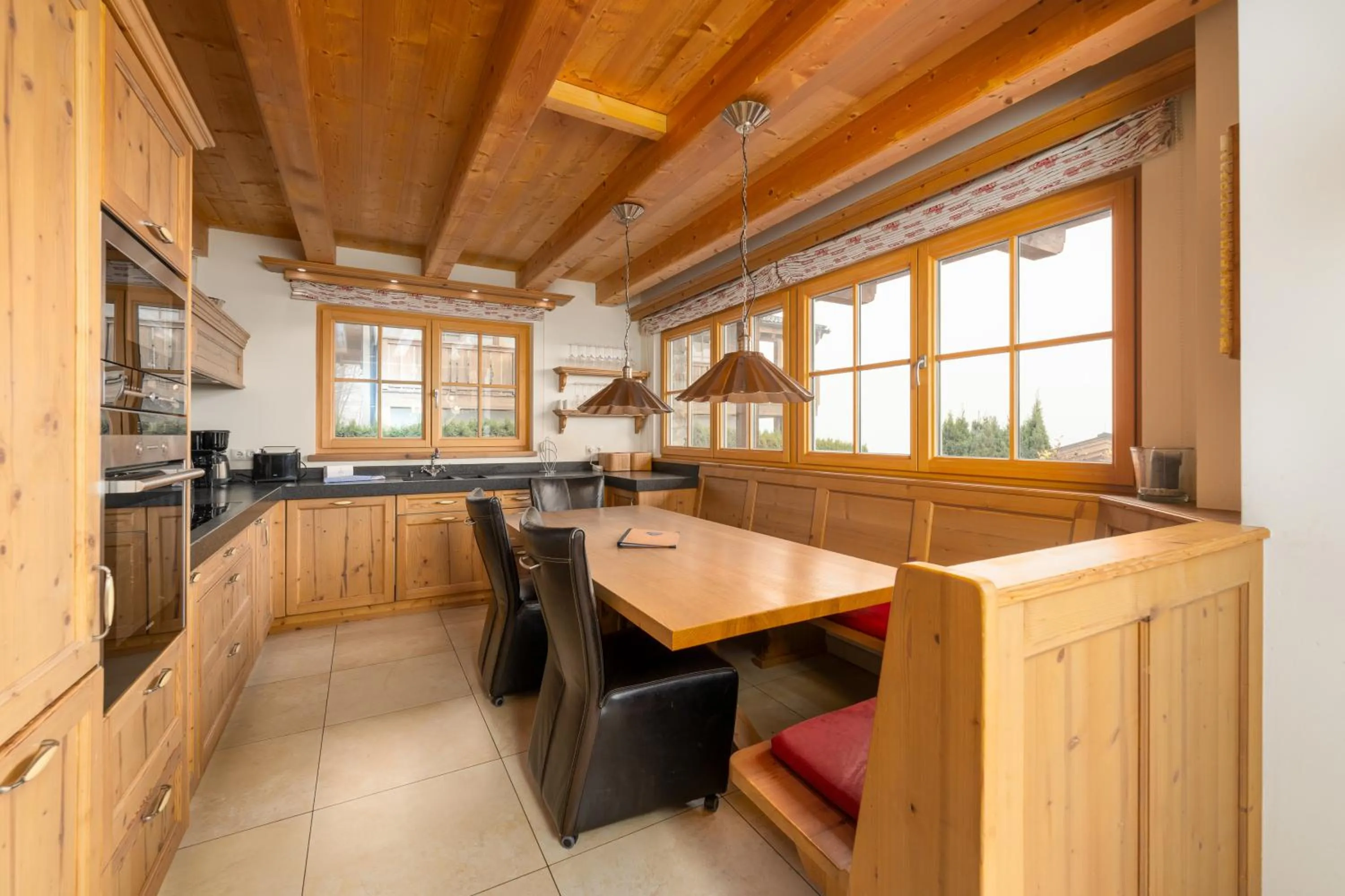 Kitchen or kitchenette in AvenidA Panorama Chalet by Alpin Rentals