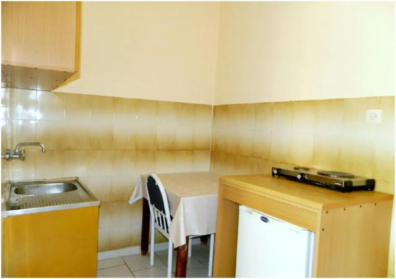 Economy Triple Room in Logara's Apartments Economy Triple Room in Logara's Apartments