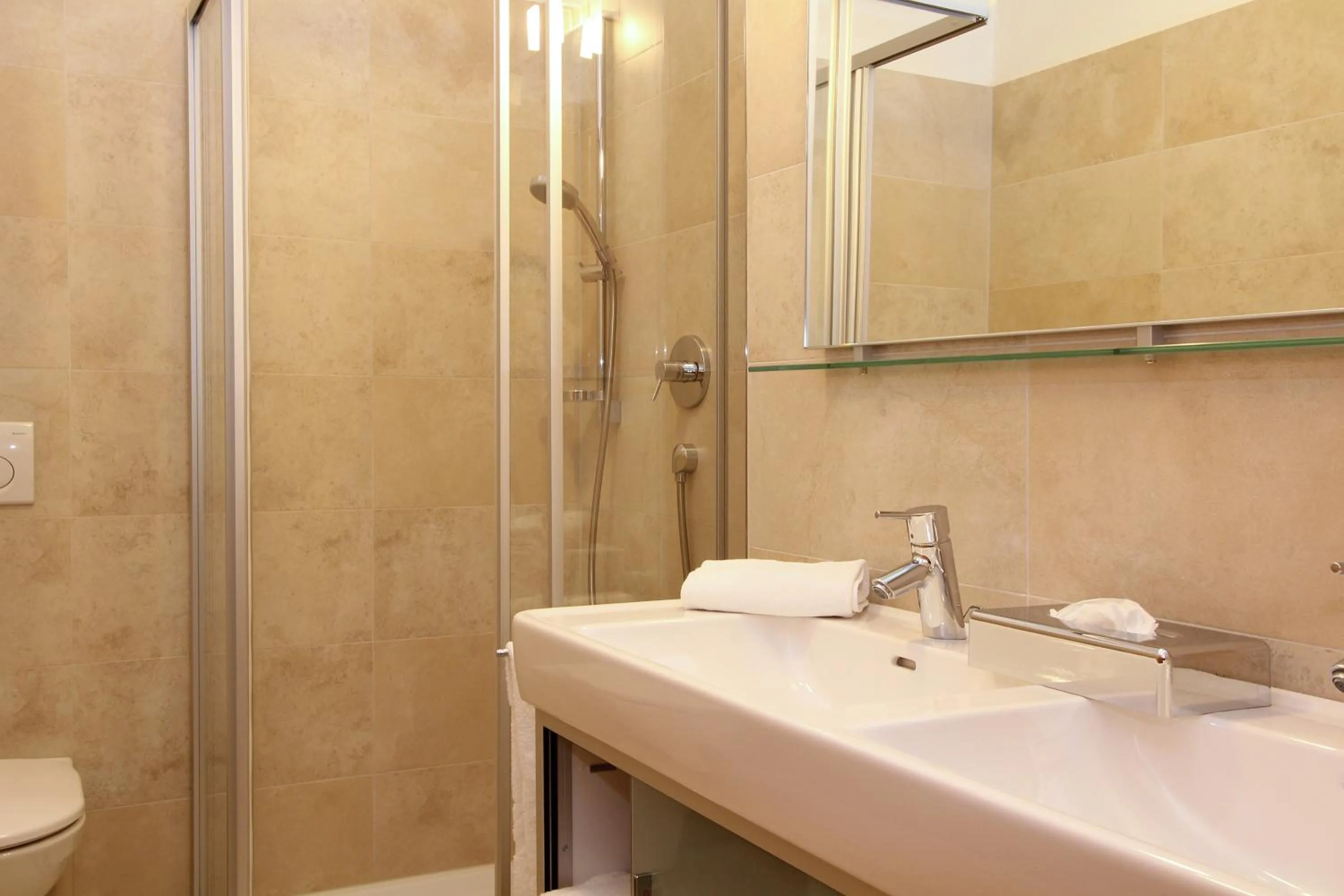 Shower in AvenidA Style Appartements by Alpin Rentals