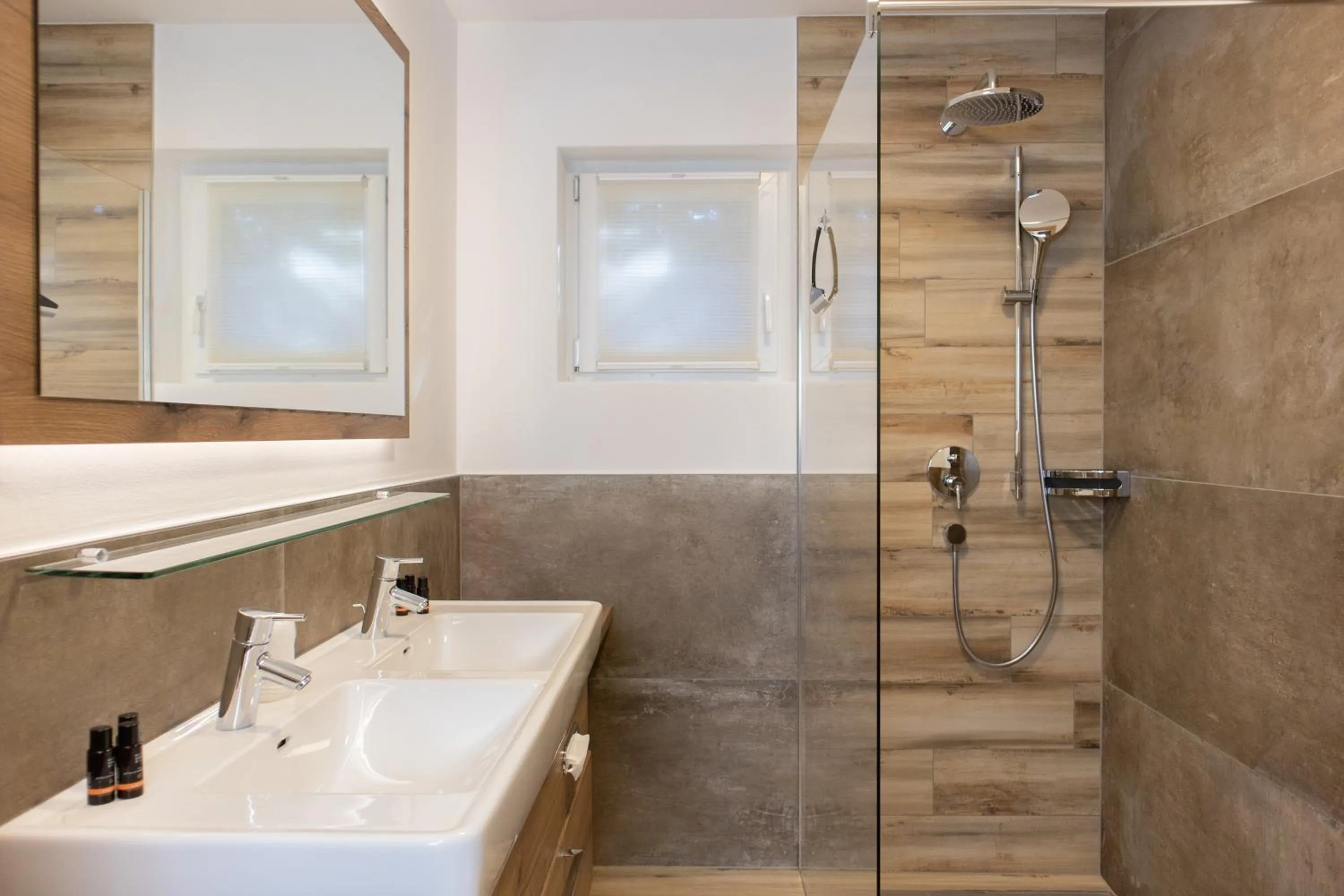 Shower in AvenidA Style Appartements by Alpin Rentals