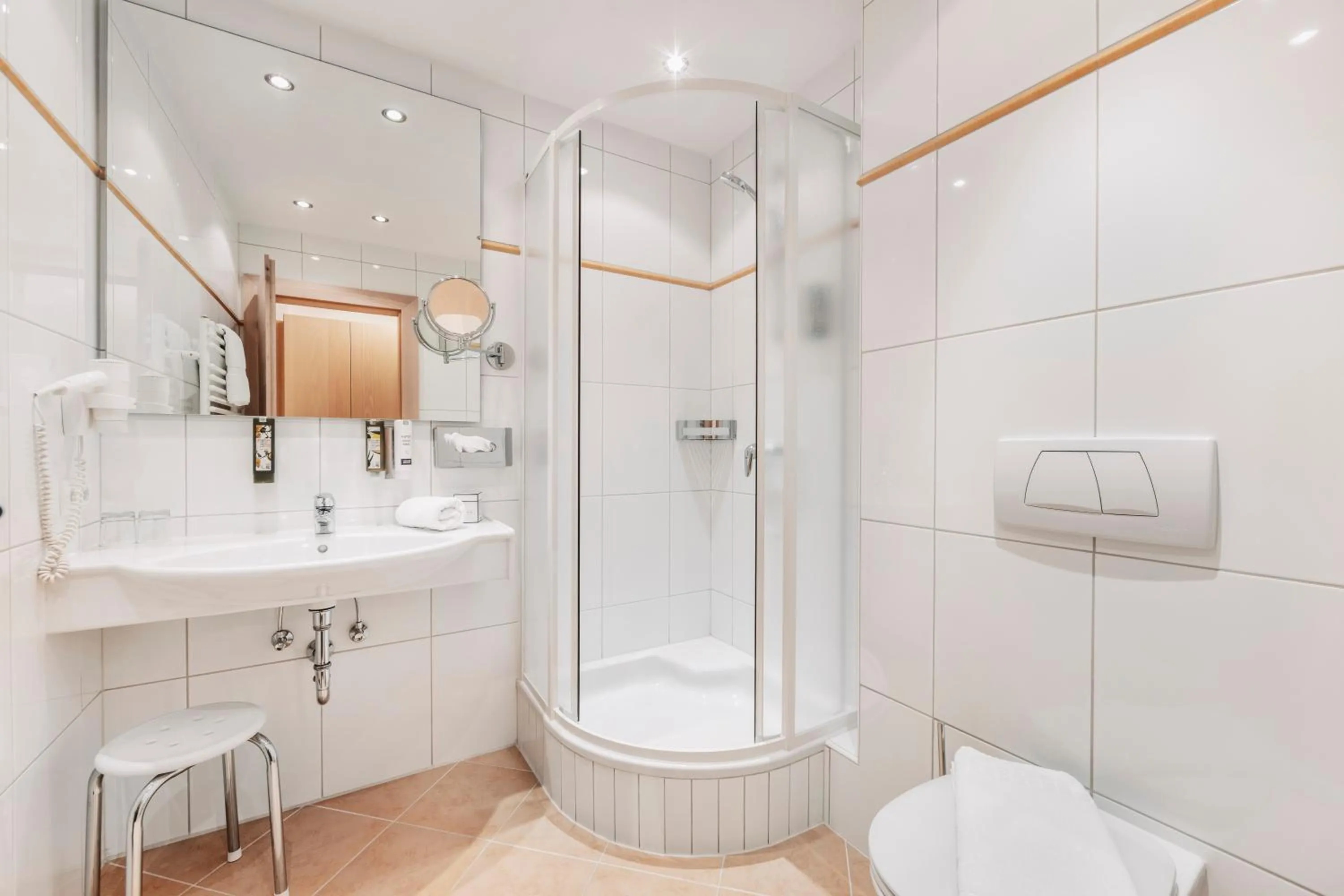 Shower in Hotel Dominic