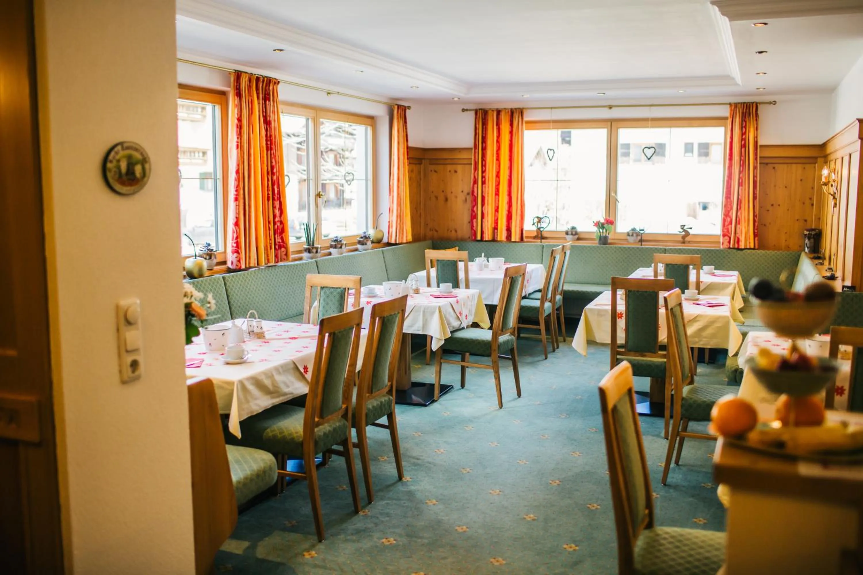 Breakfast in Hotel Dr Otto Murr B&B