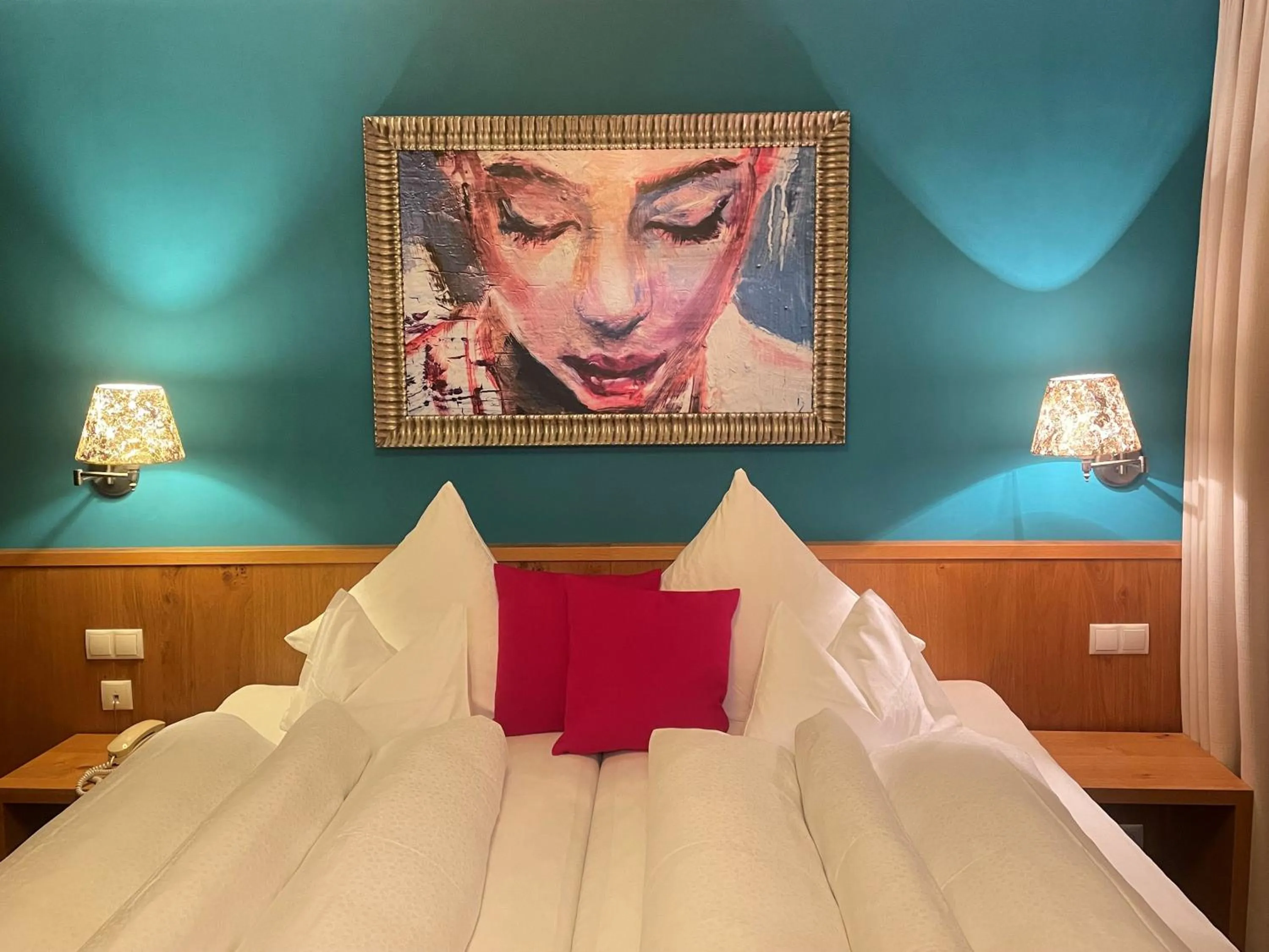 Photo of the whole room, Bed in Hotel Dr Otto Murr B&B