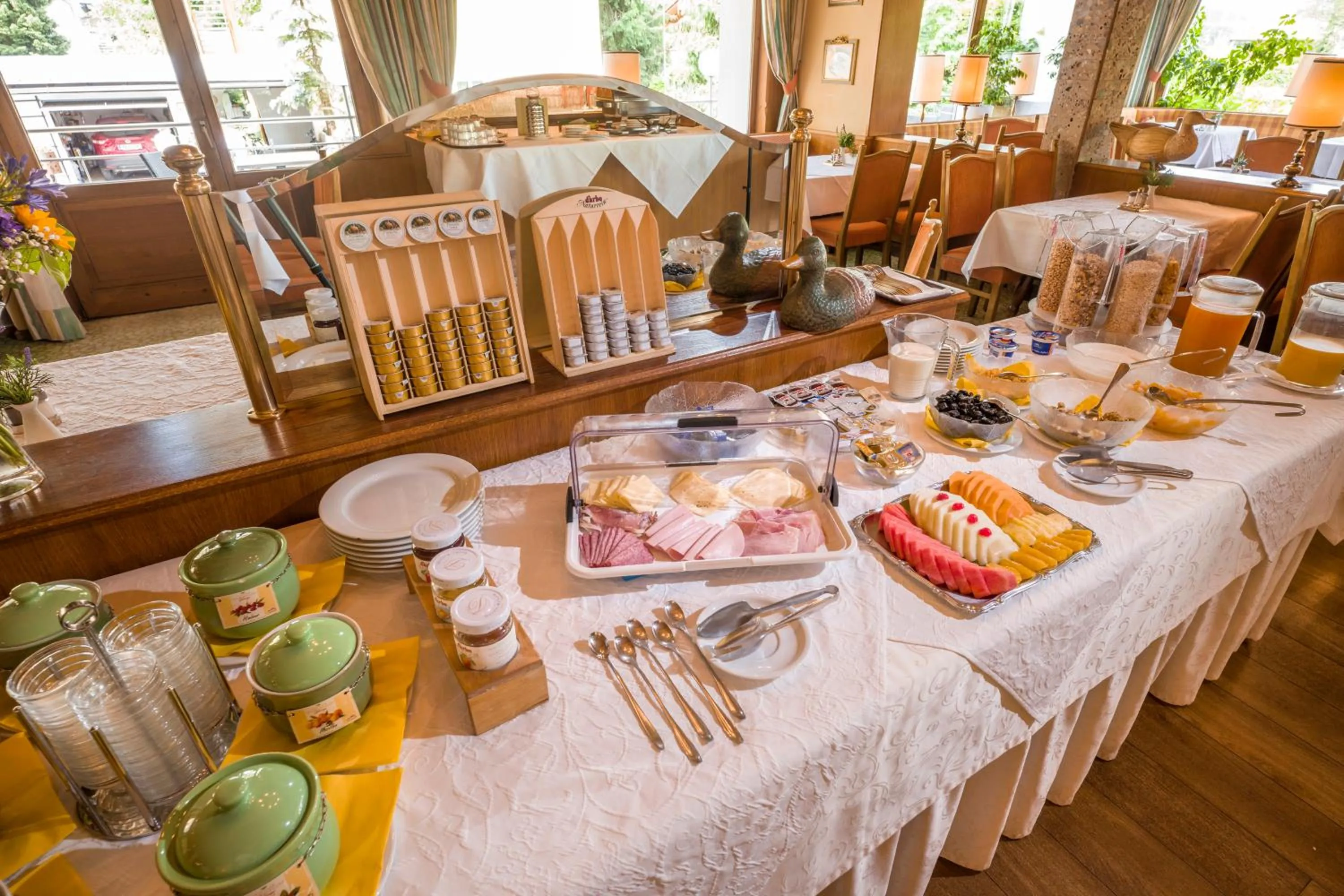 Buffet breakfast in Sporthotel Austria