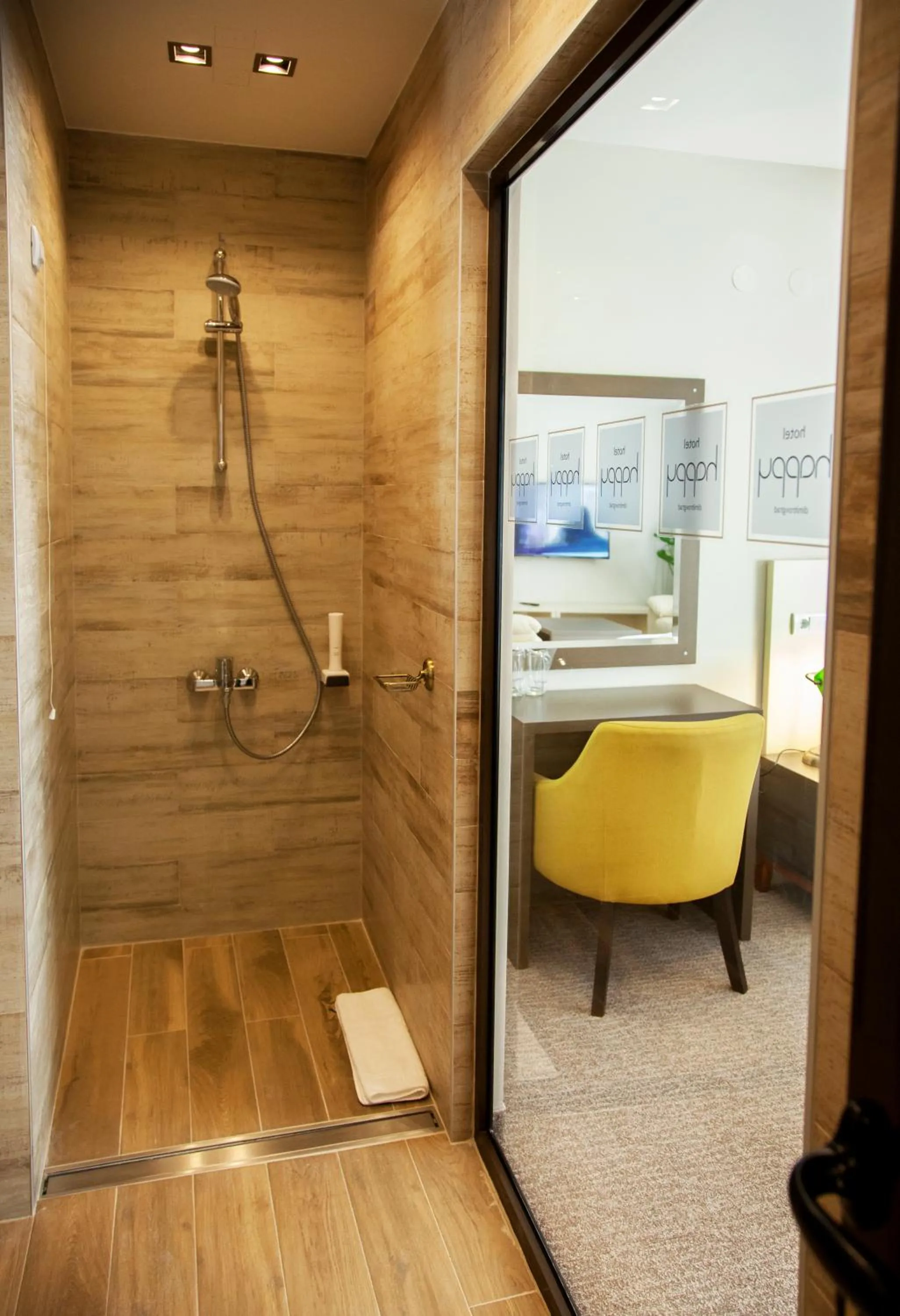 Shower in Hotel Happy