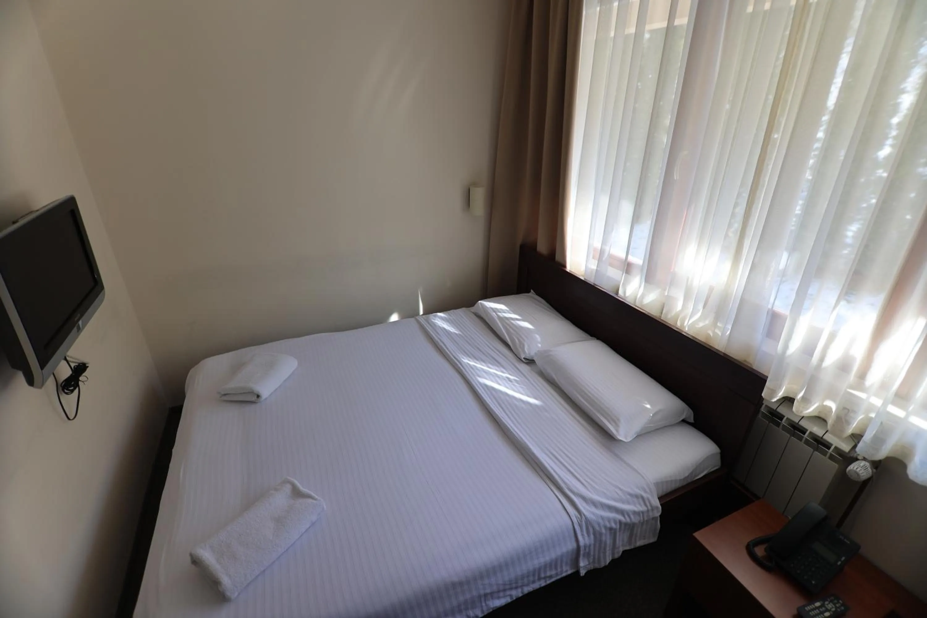 Bedroom, Bed in Hotel Happy