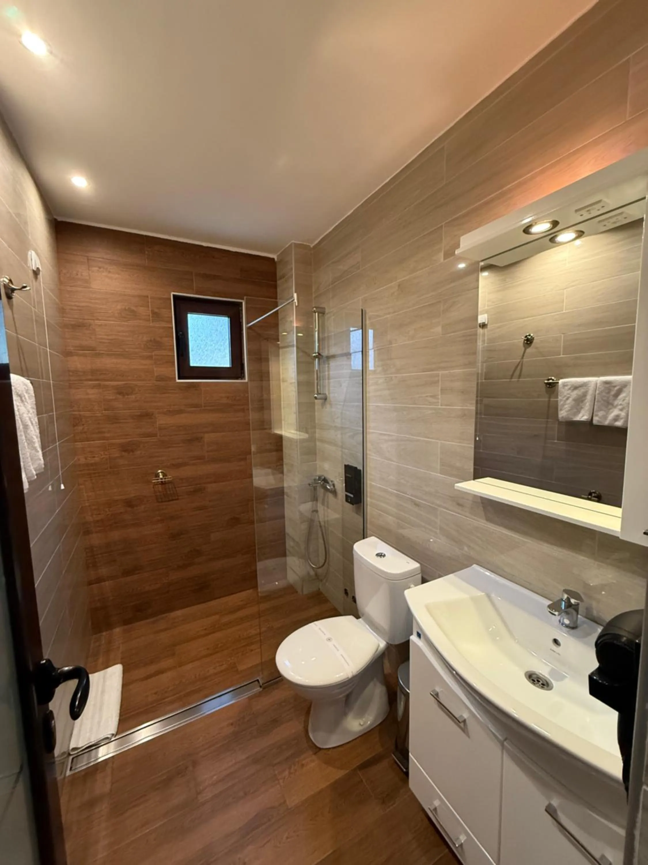 Shower in Hotel Happy