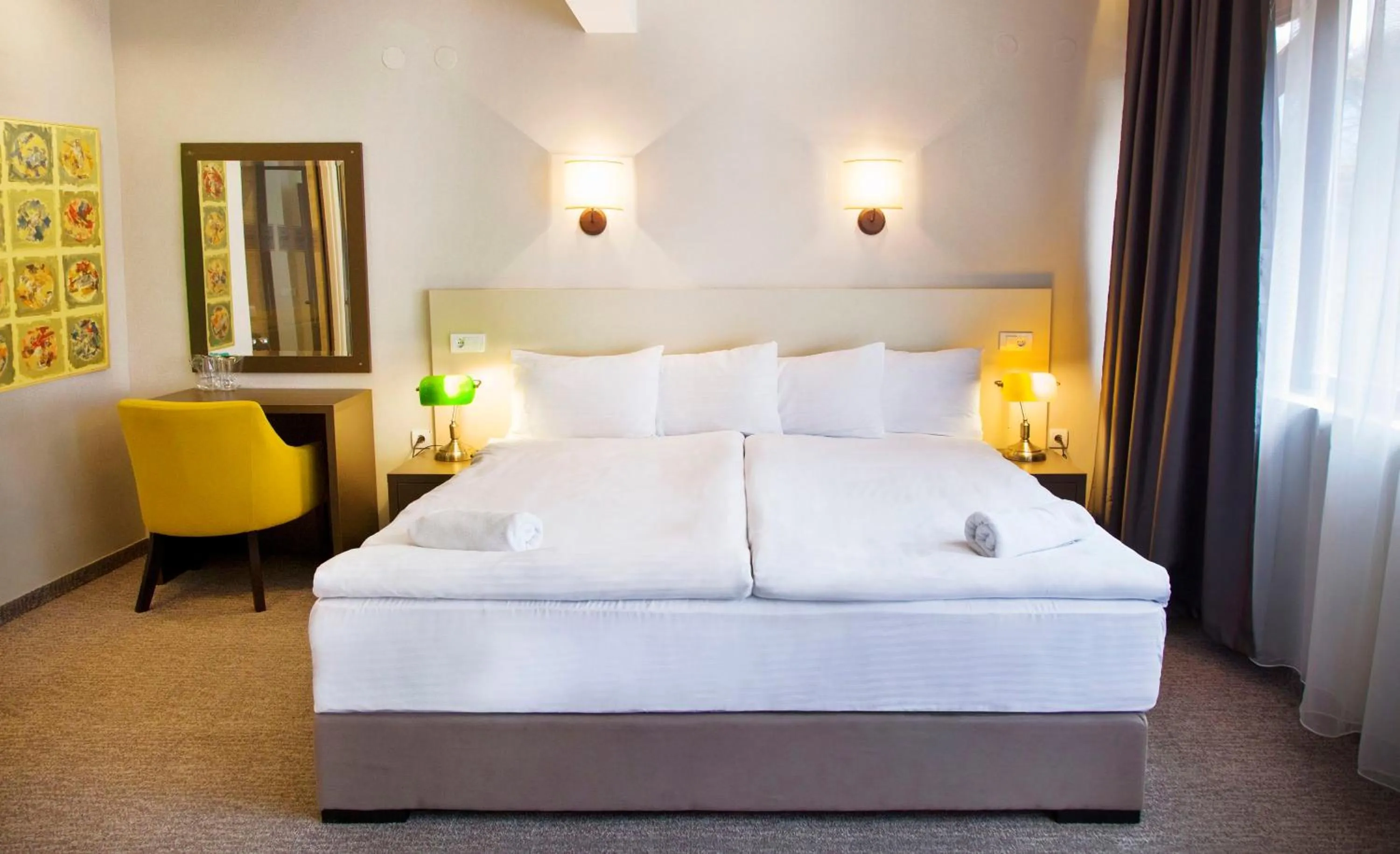 Bedroom, Bed in Hotel Happy