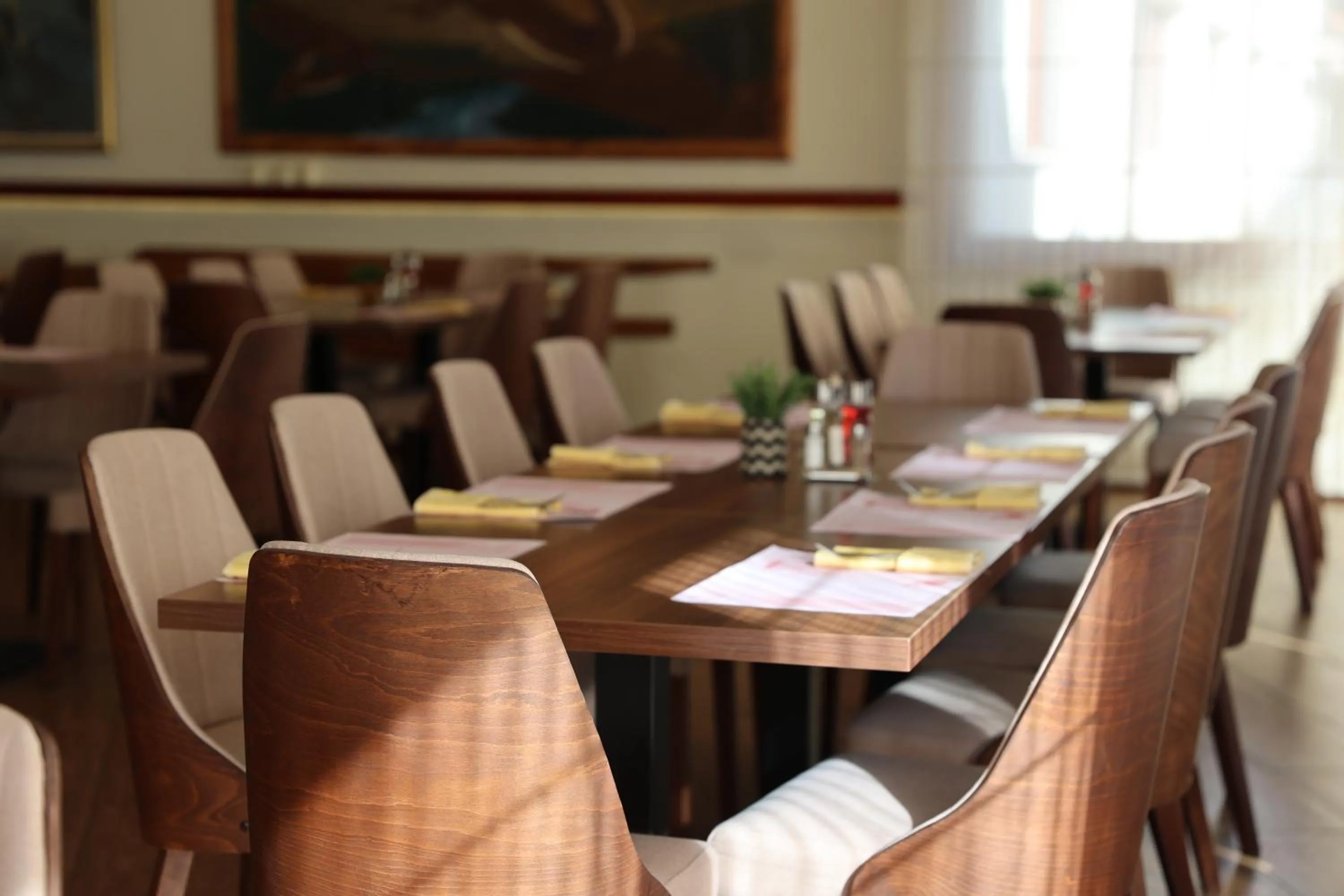 Restaurant/places to eat in Hotel Happy