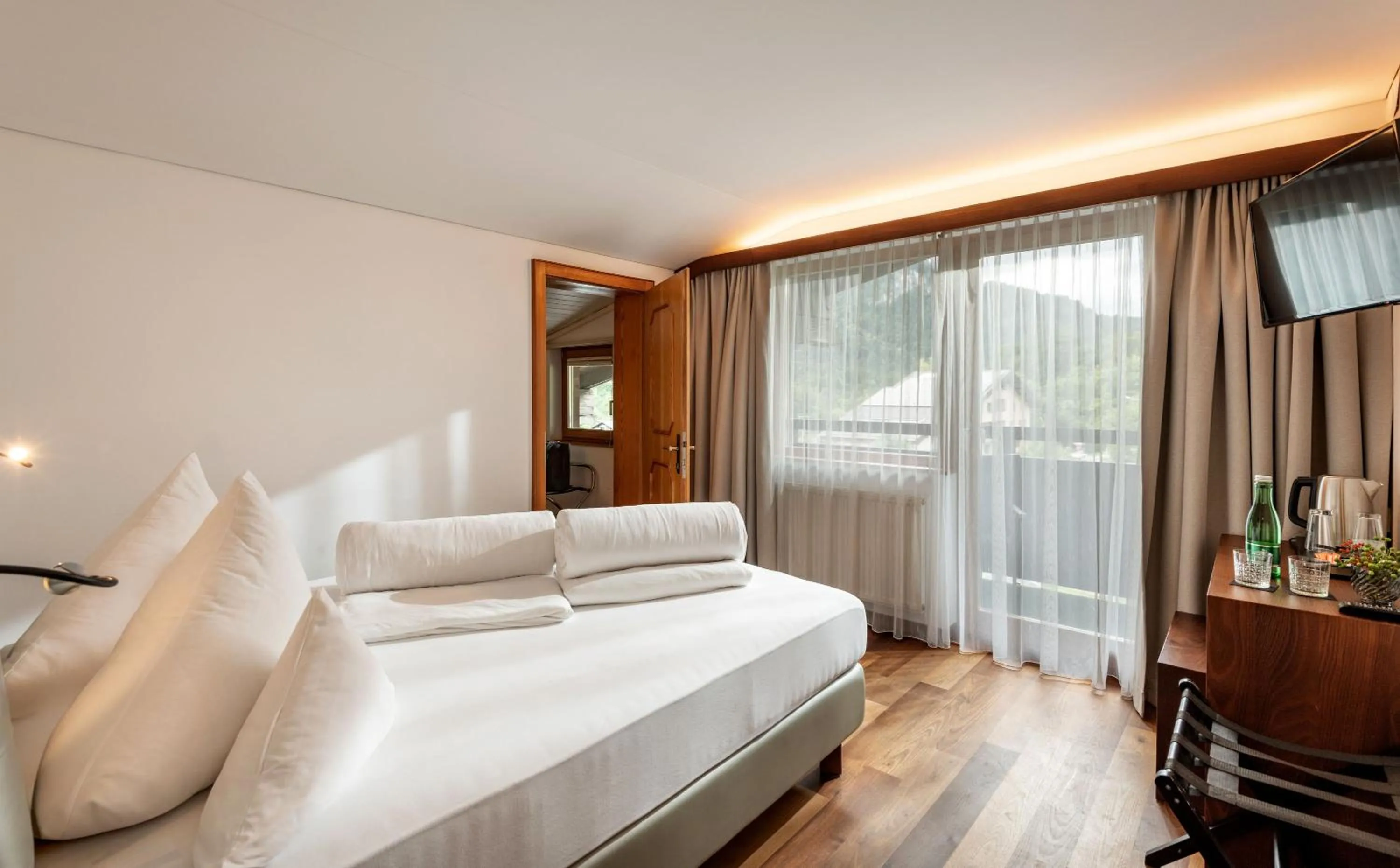 room service, Bed in Relax & Vitalhotel Adler