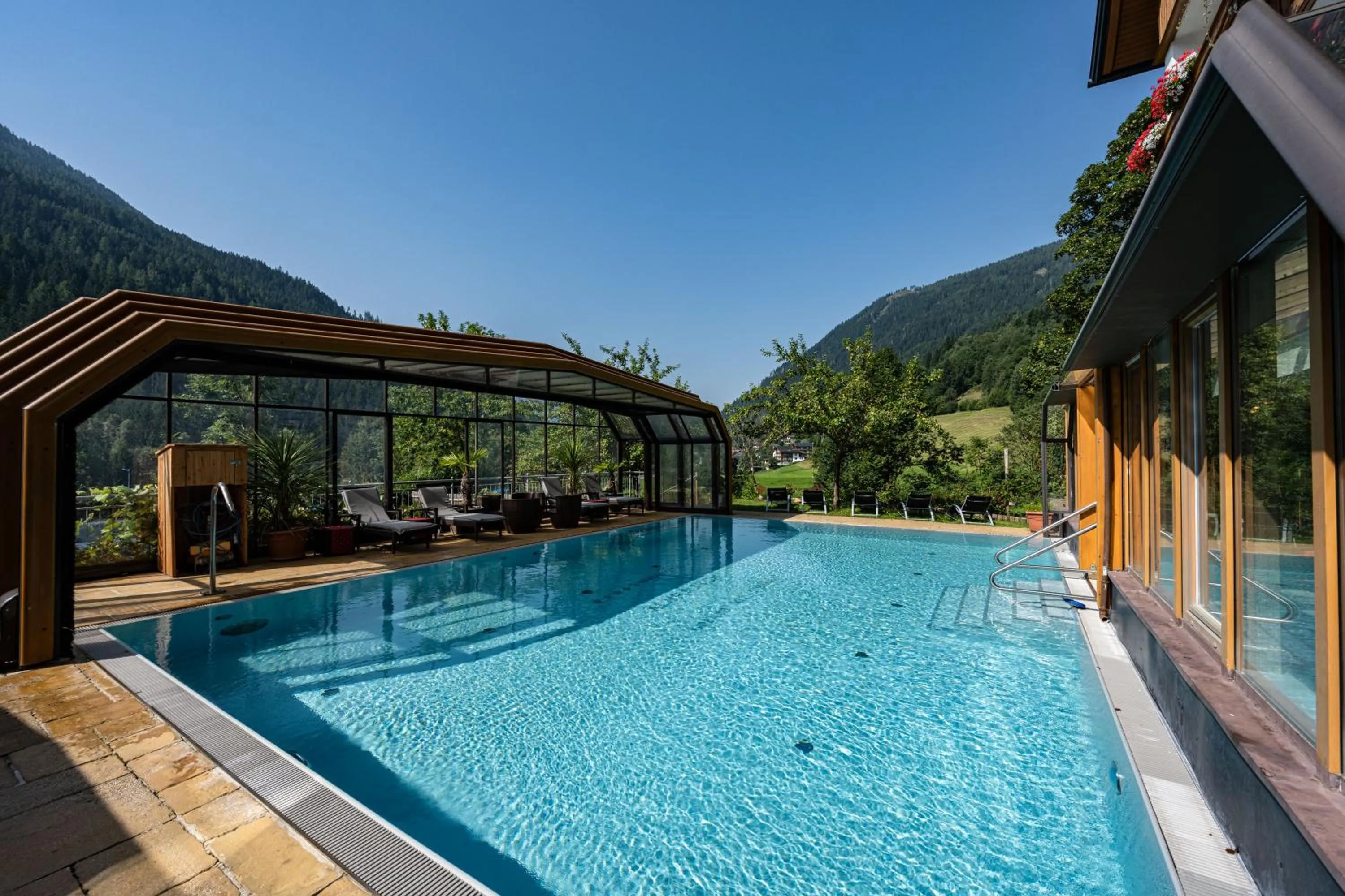 Swimming pool in Genusshotel Almrausch