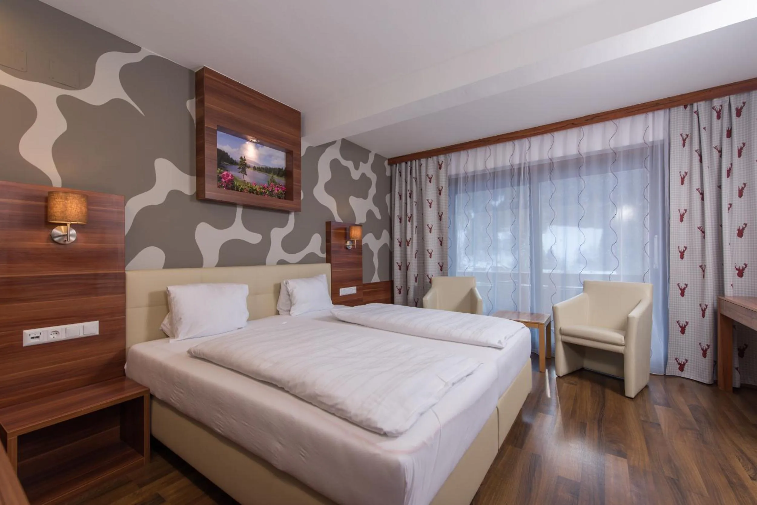 Shower, Bed in Genusshotel Almrausch