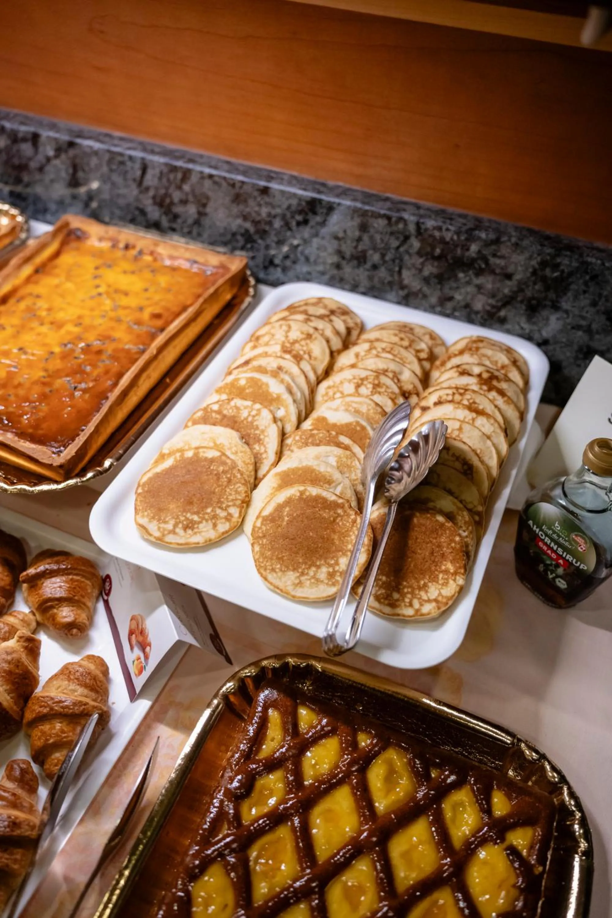 Continental breakfast in Aparthotel Pineda