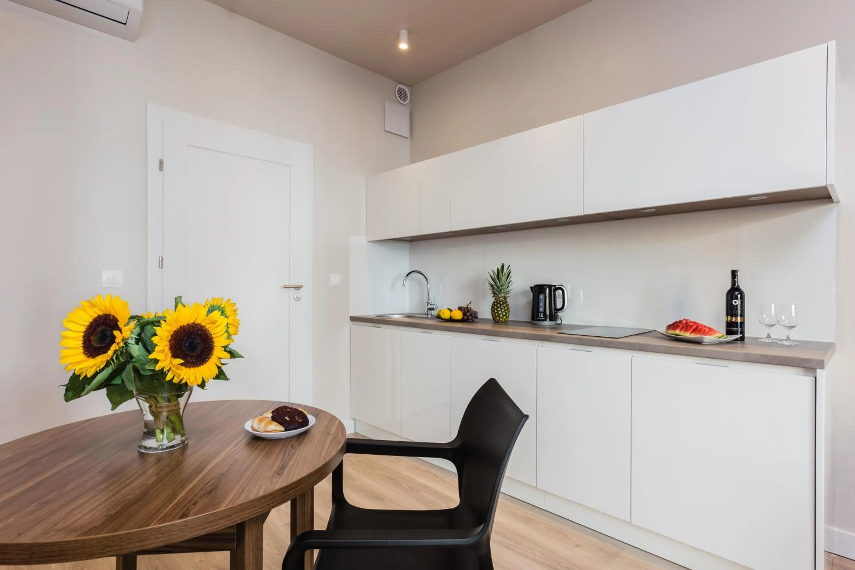 Kitchen or kitchenette in Platinum Residence Mokotów