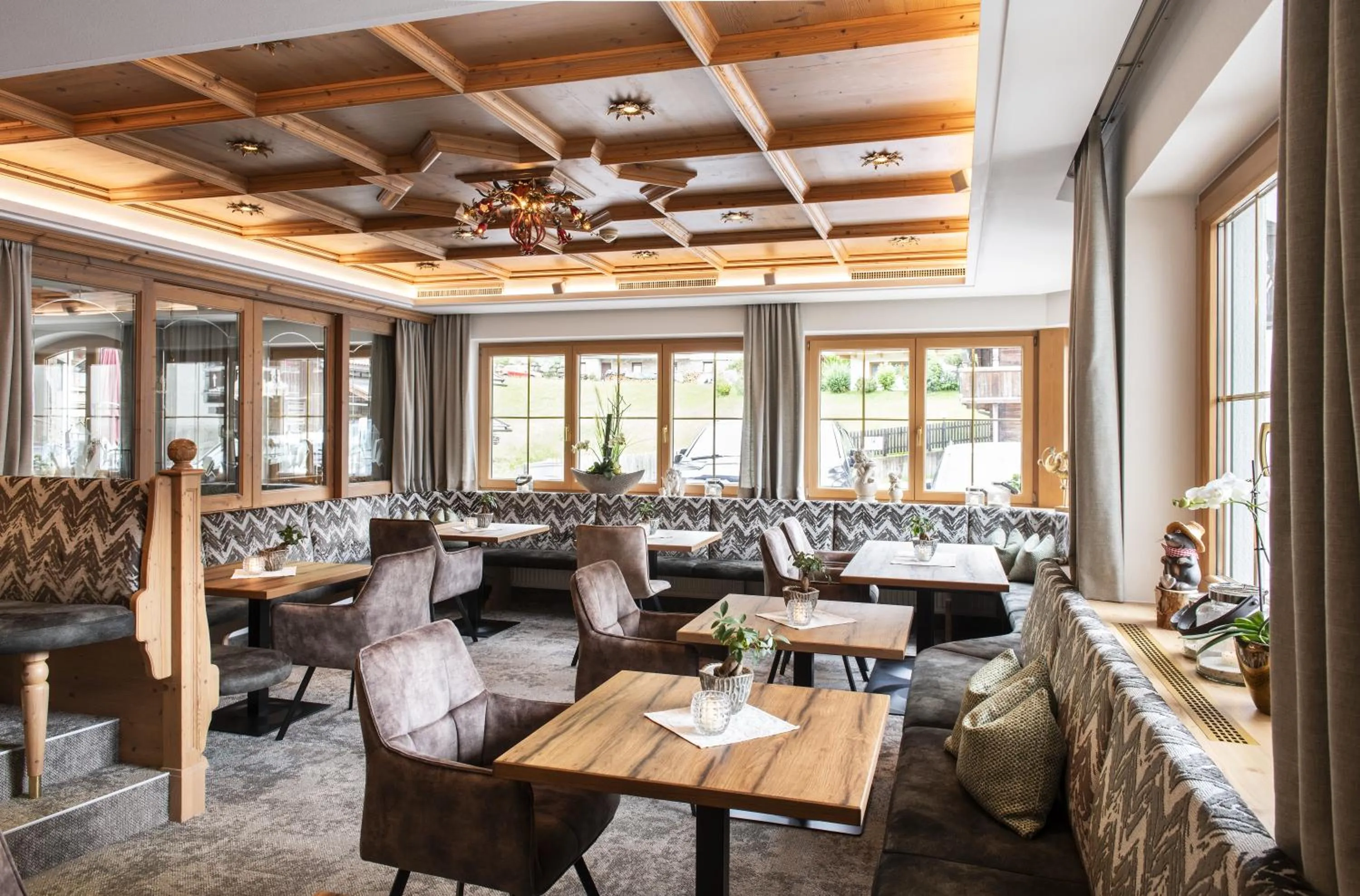 Lounge or bar in Hotel Alpenjuwel 4 Sterne Superior