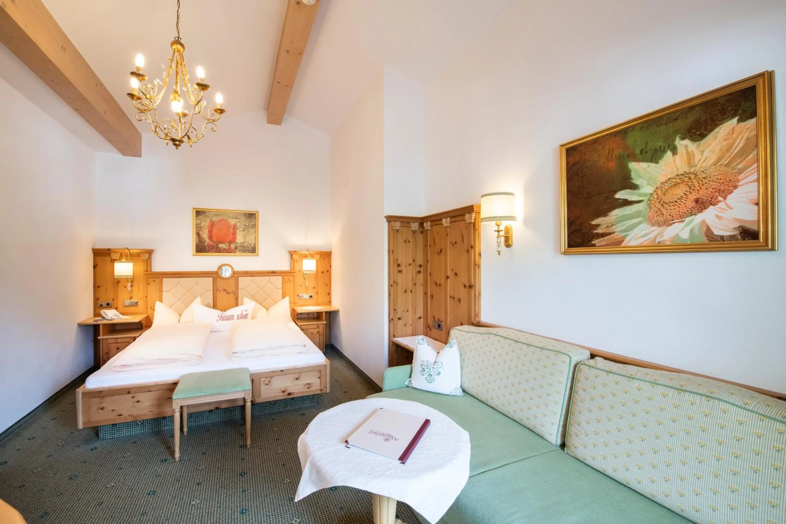 Photo of the whole room, Bed in Hotel Alpenjuwel 4 Sterne Superior