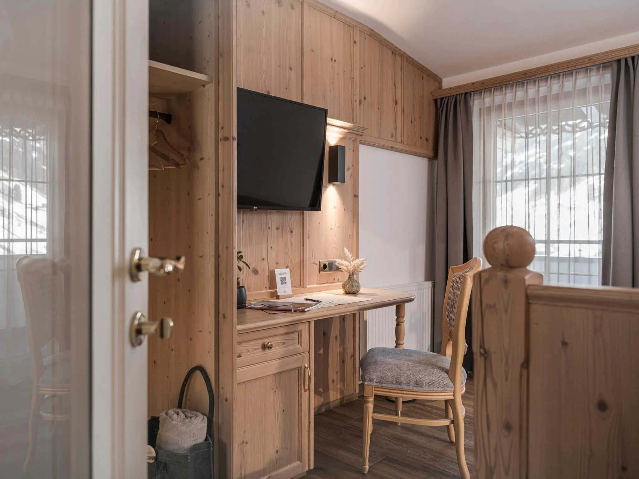 Photo of the whole room in Hotel Alpenjuwel 4 Sterne Superior