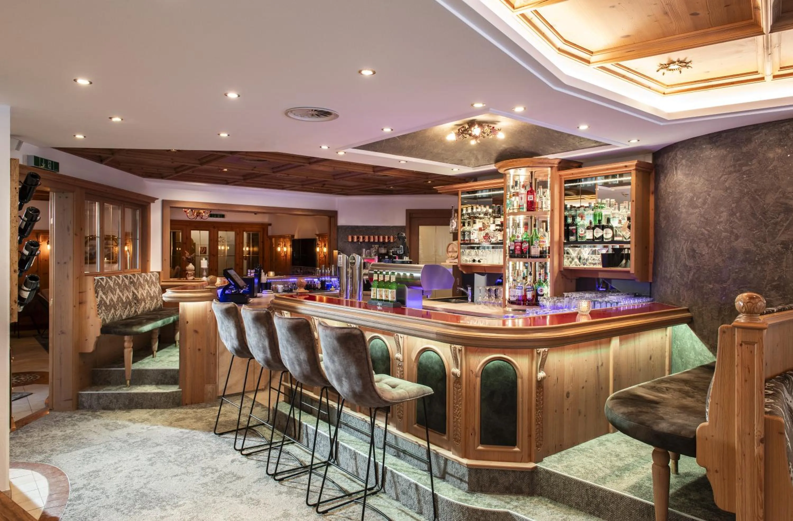 Lounge or bar in Hotel Alpenjuwel 4 Sterne Superior