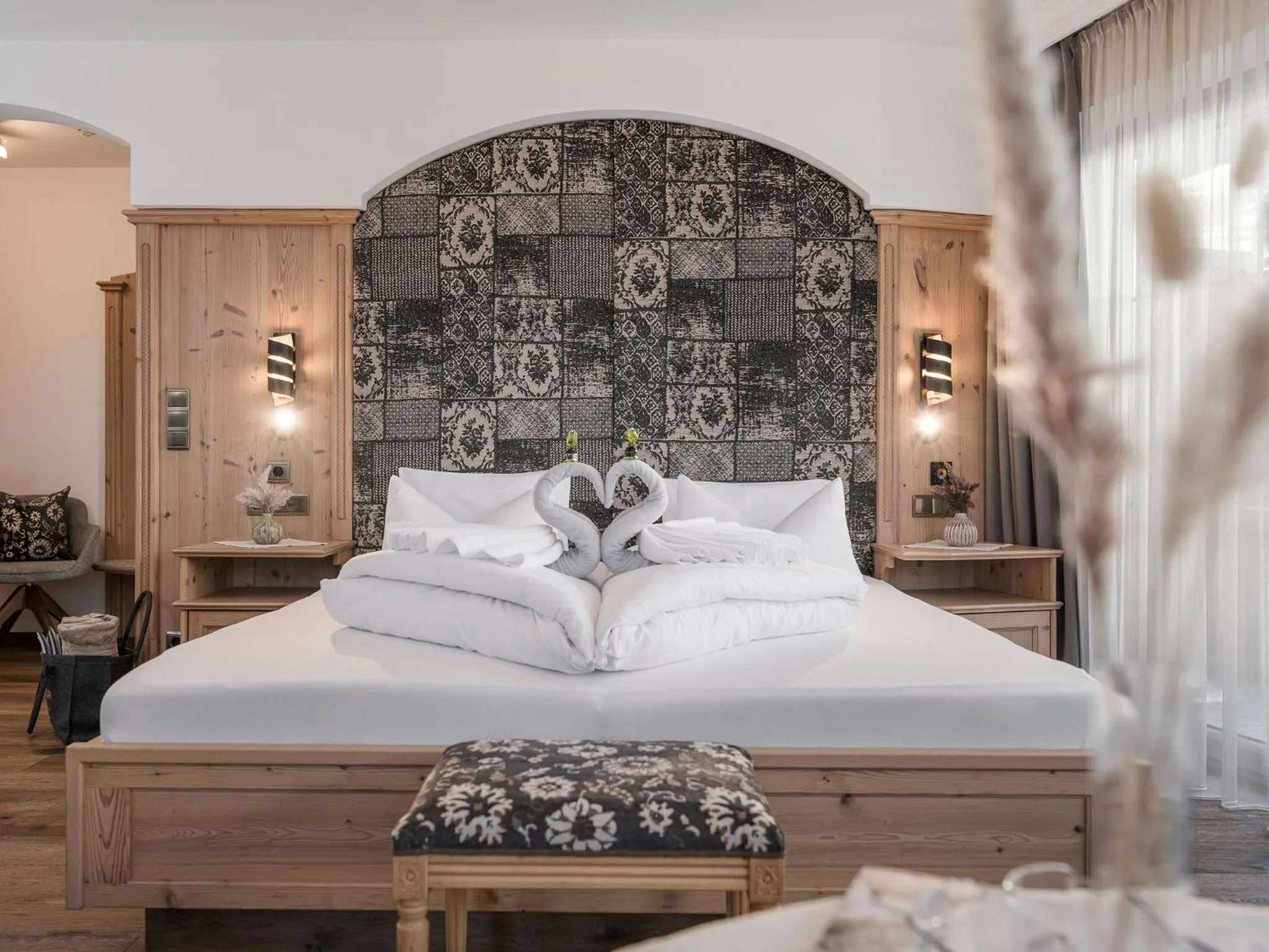 Photo of the whole room, Bed in Hotel Alpenjuwel 4 Sterne Superior