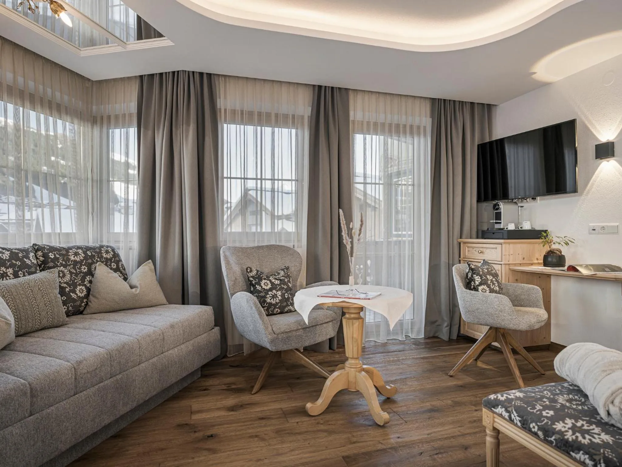 Photo of the whole room in Hotel Alpenjuwel 4 Sterne Superior