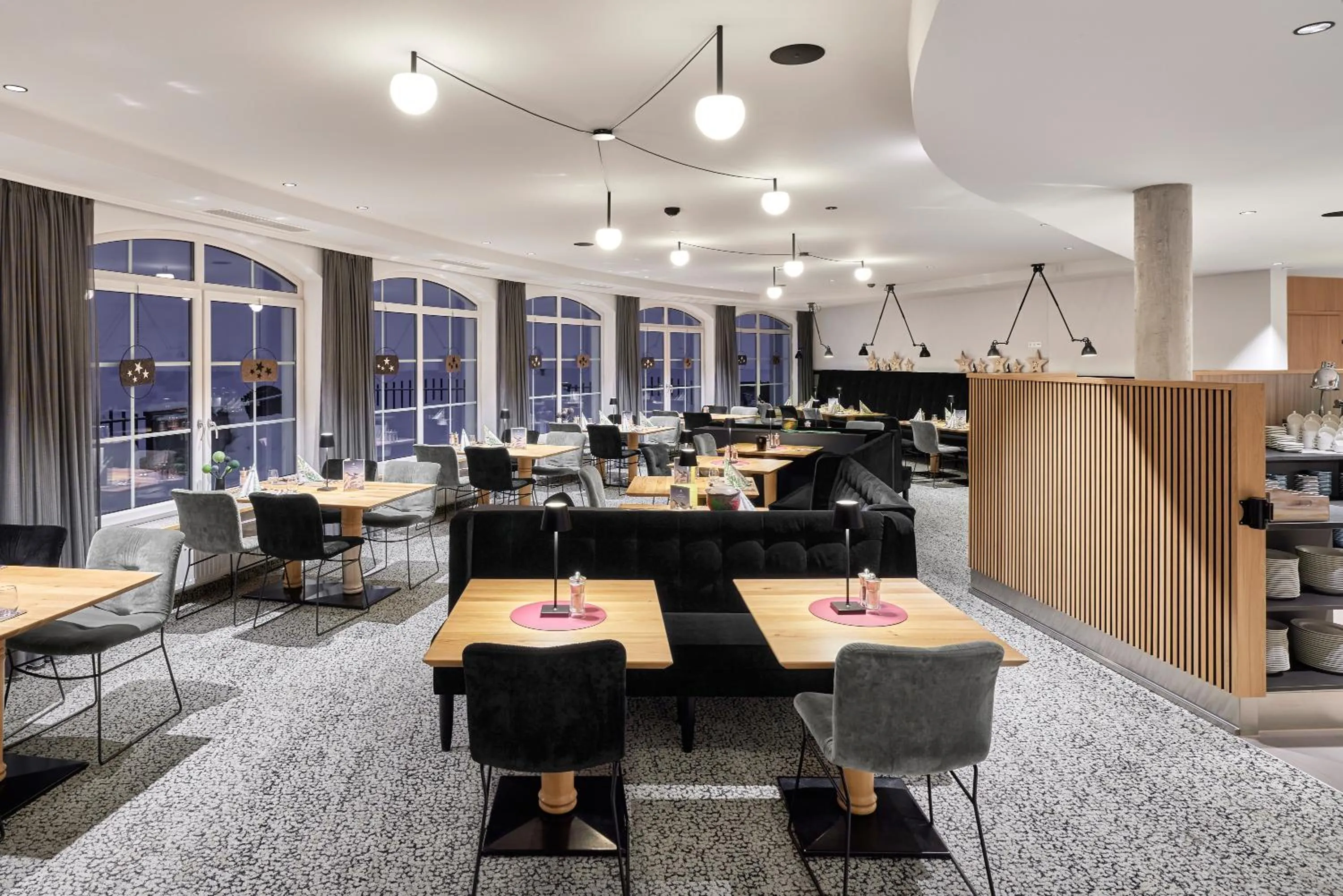 Restaurant/places to eat in Alpenaussicht