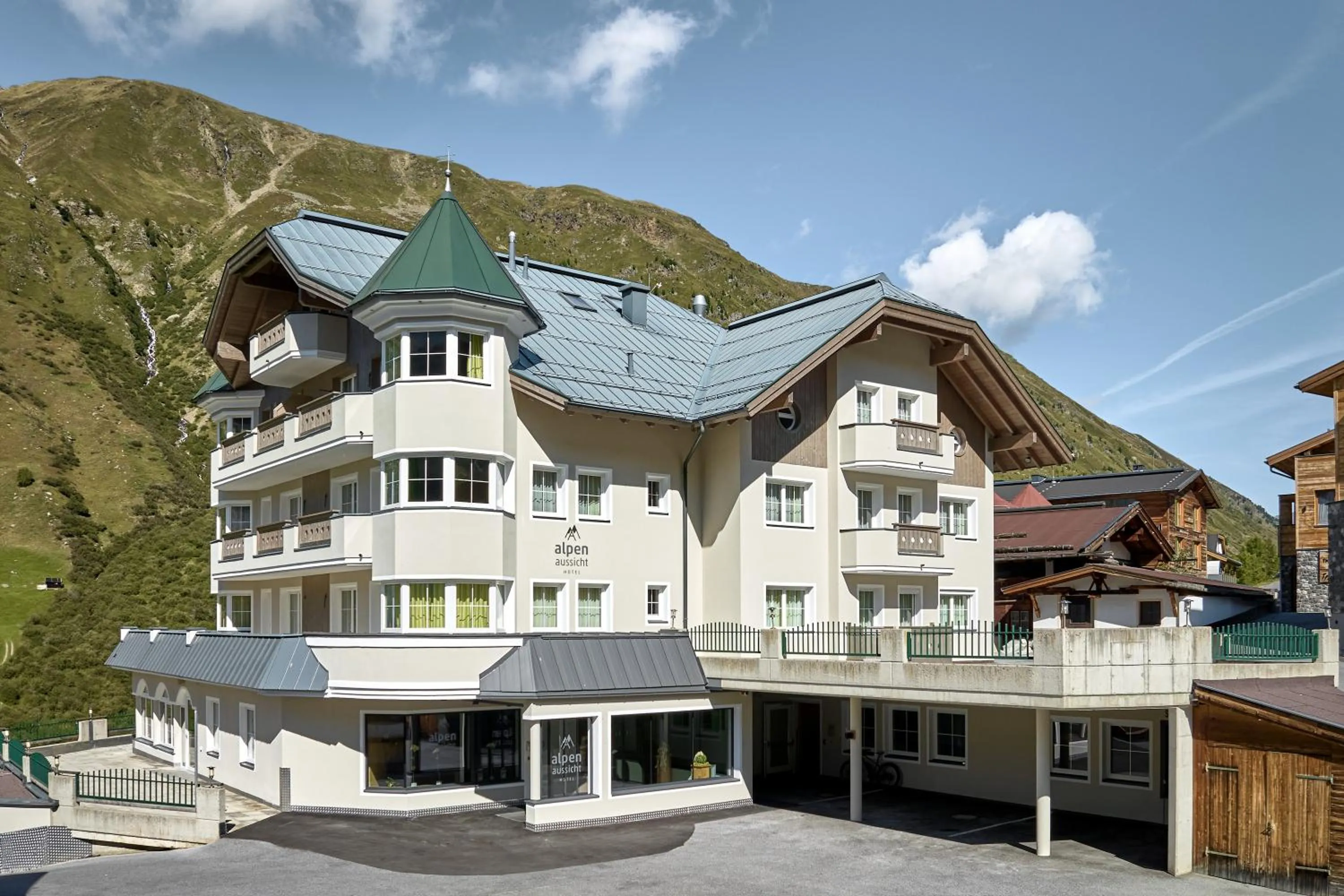 Property building in Alpenaussicht
