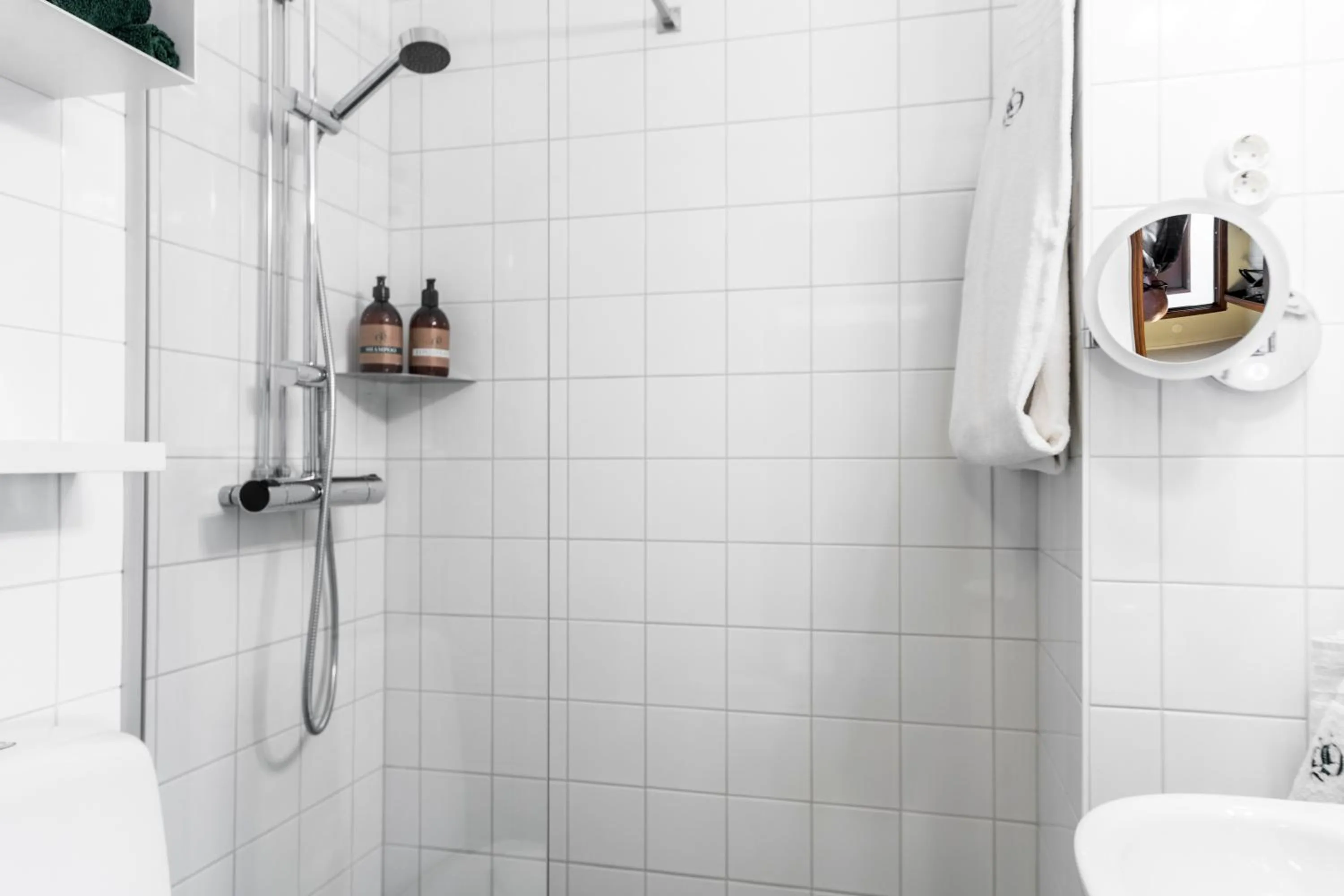 Shower in Green Hotel