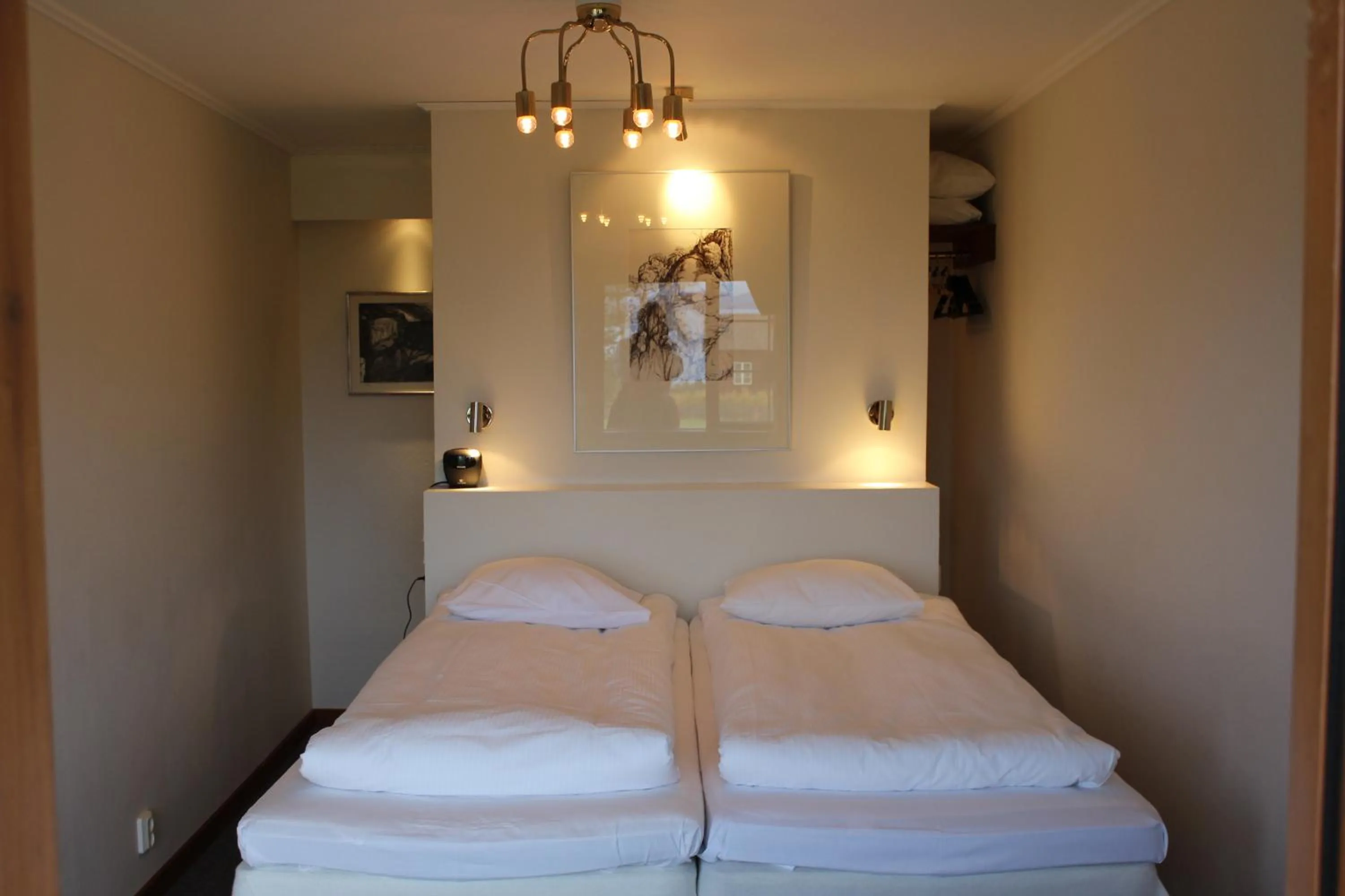 Photo of the whole room, Bed in Green Hotel