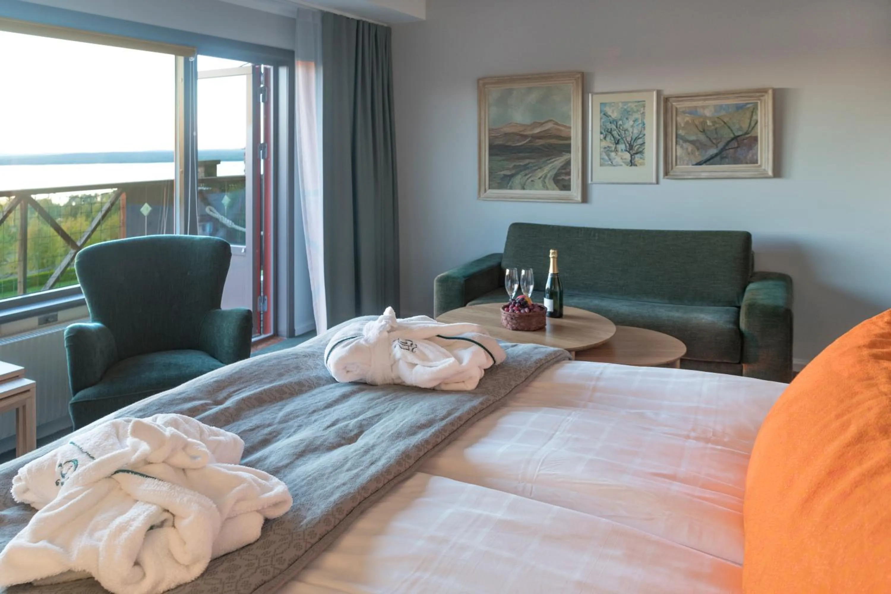 Property building, Bed in Green Hotel