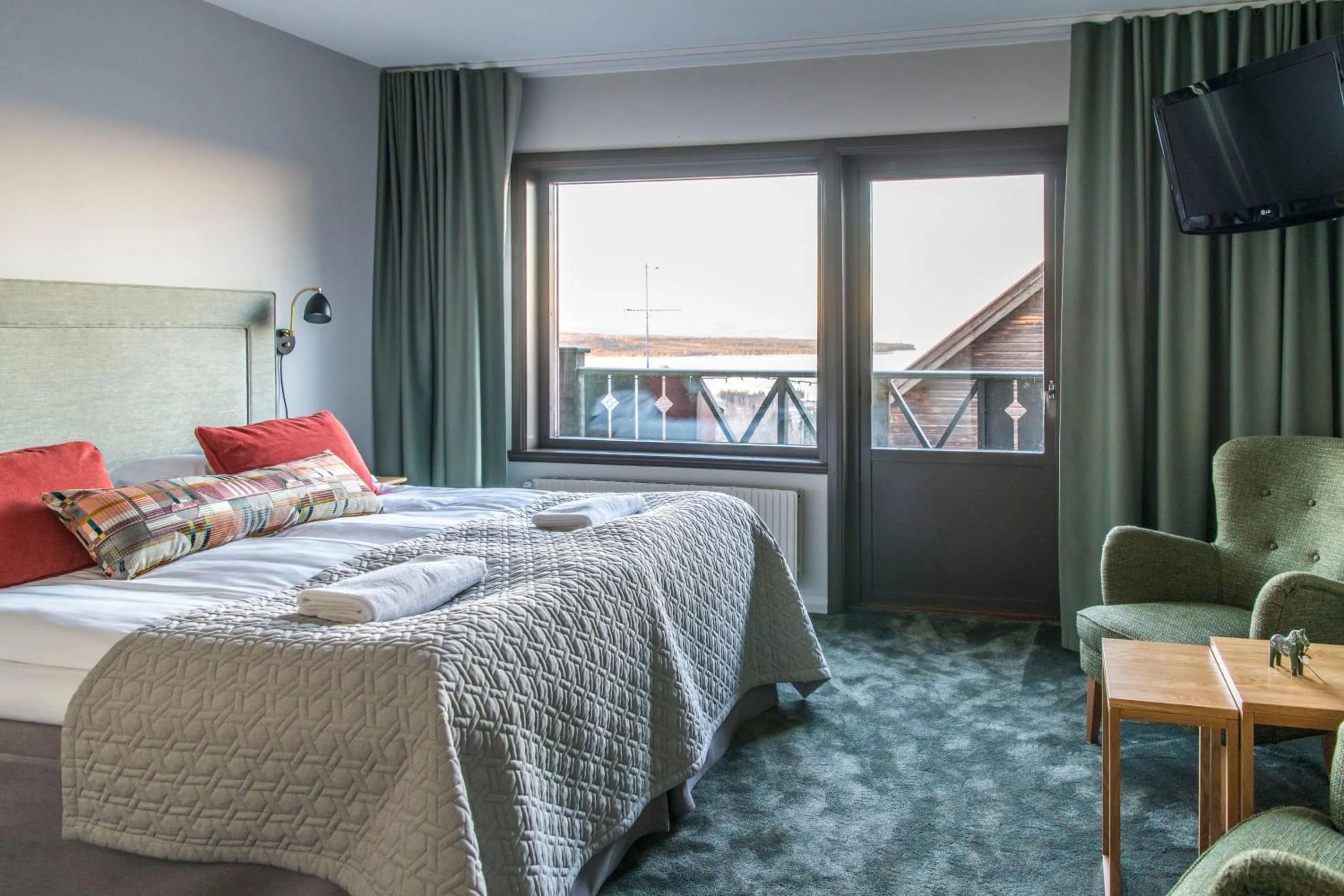 Photo of the whole room, Bed in Green Hotel