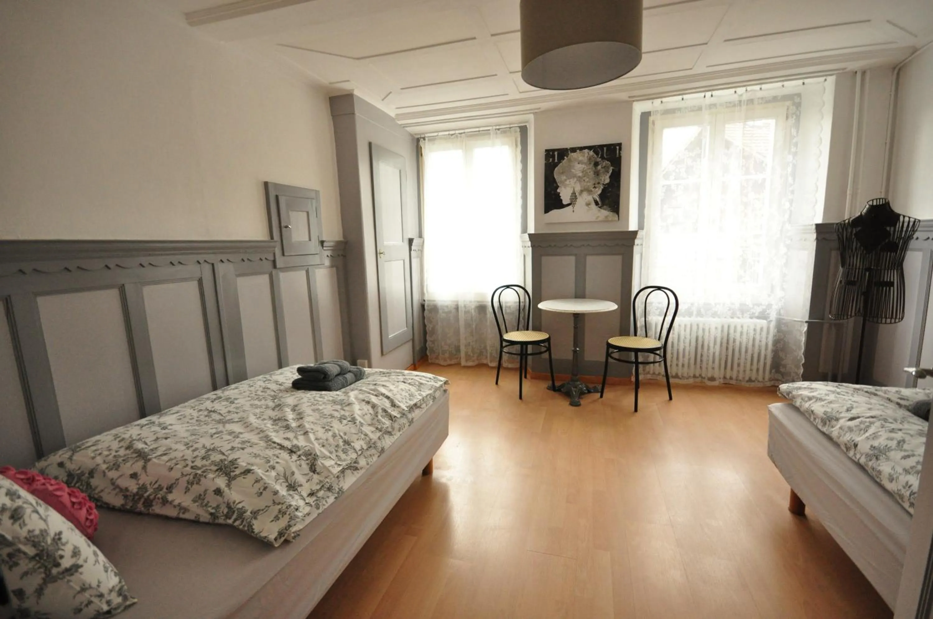 Photo of the whole room, Bed in Townhouse II Sleeps 12 guests Central