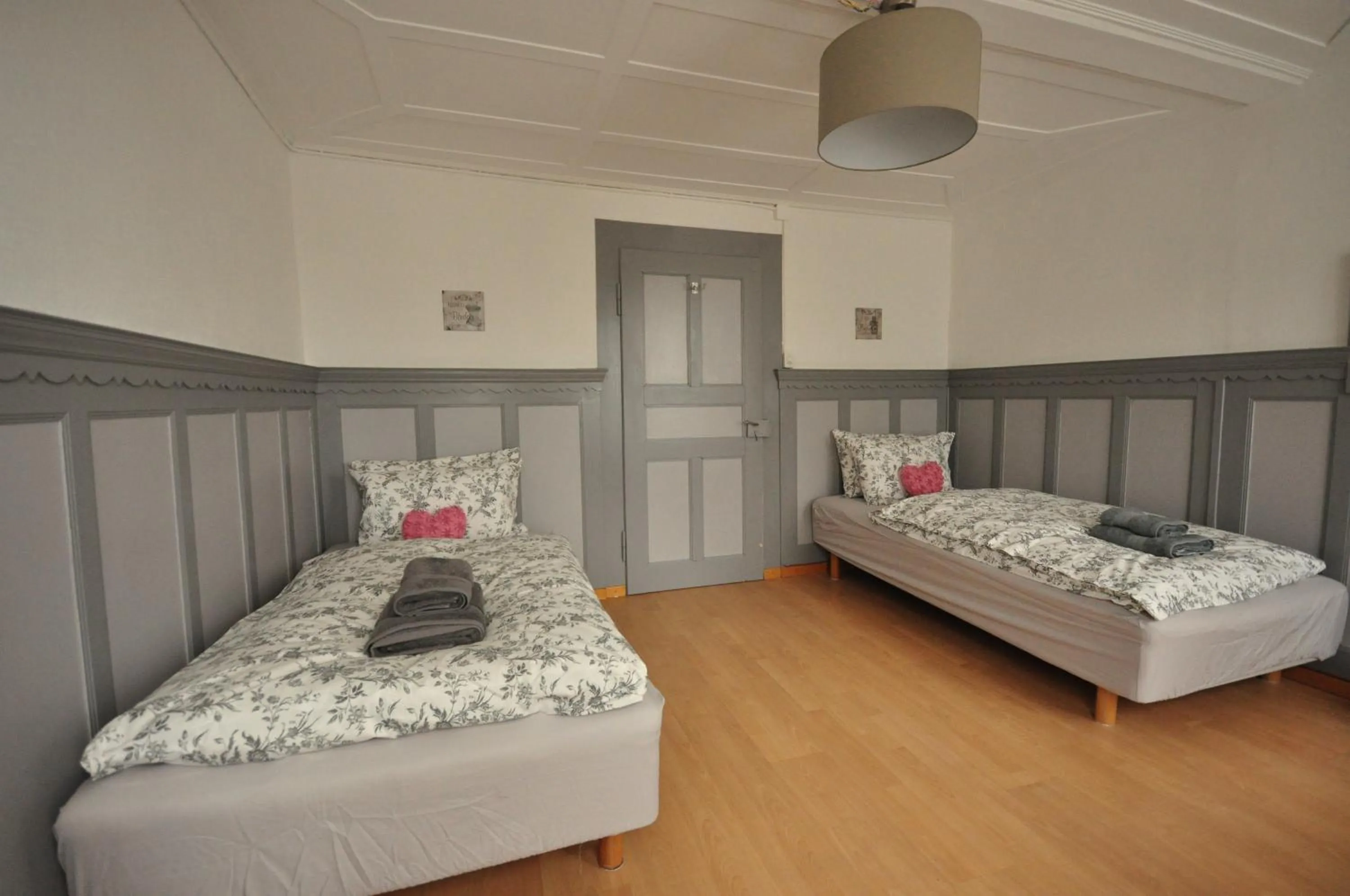 Bed in Townhouse II Sleeps 12 guests Central