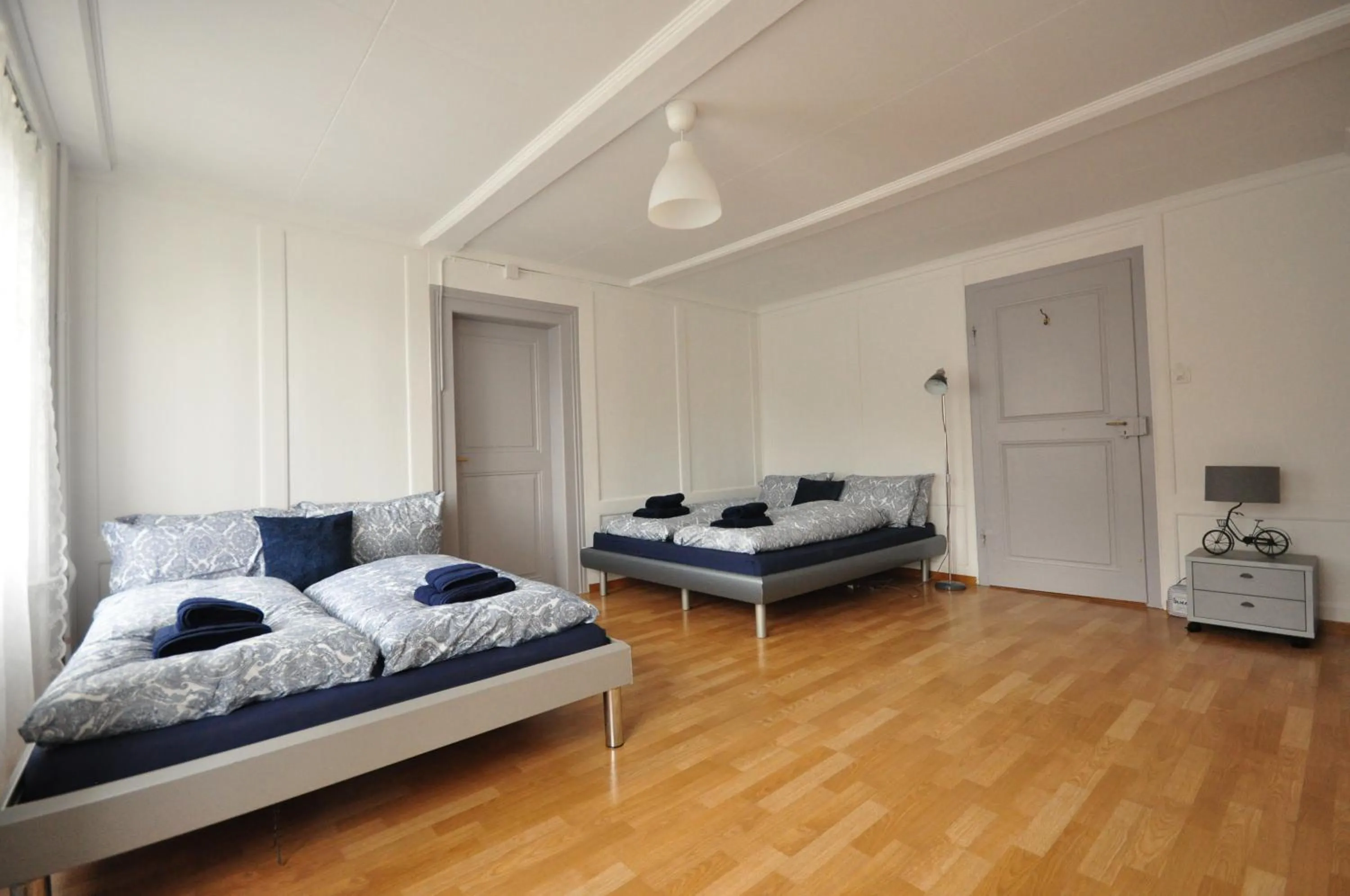 Bed in Townhouse II Sleeps 12 guests Central